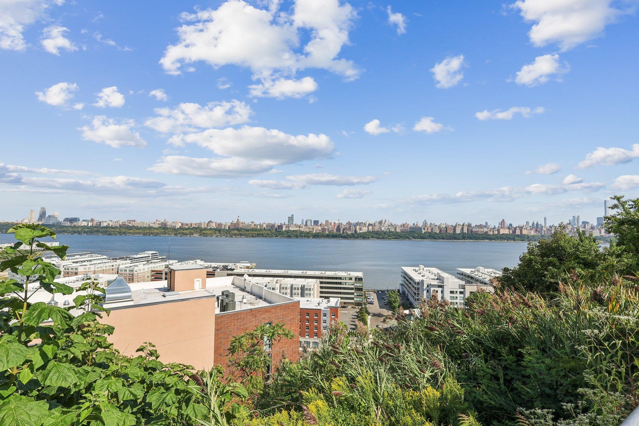 8800 BLVD EAST Unit: 4J