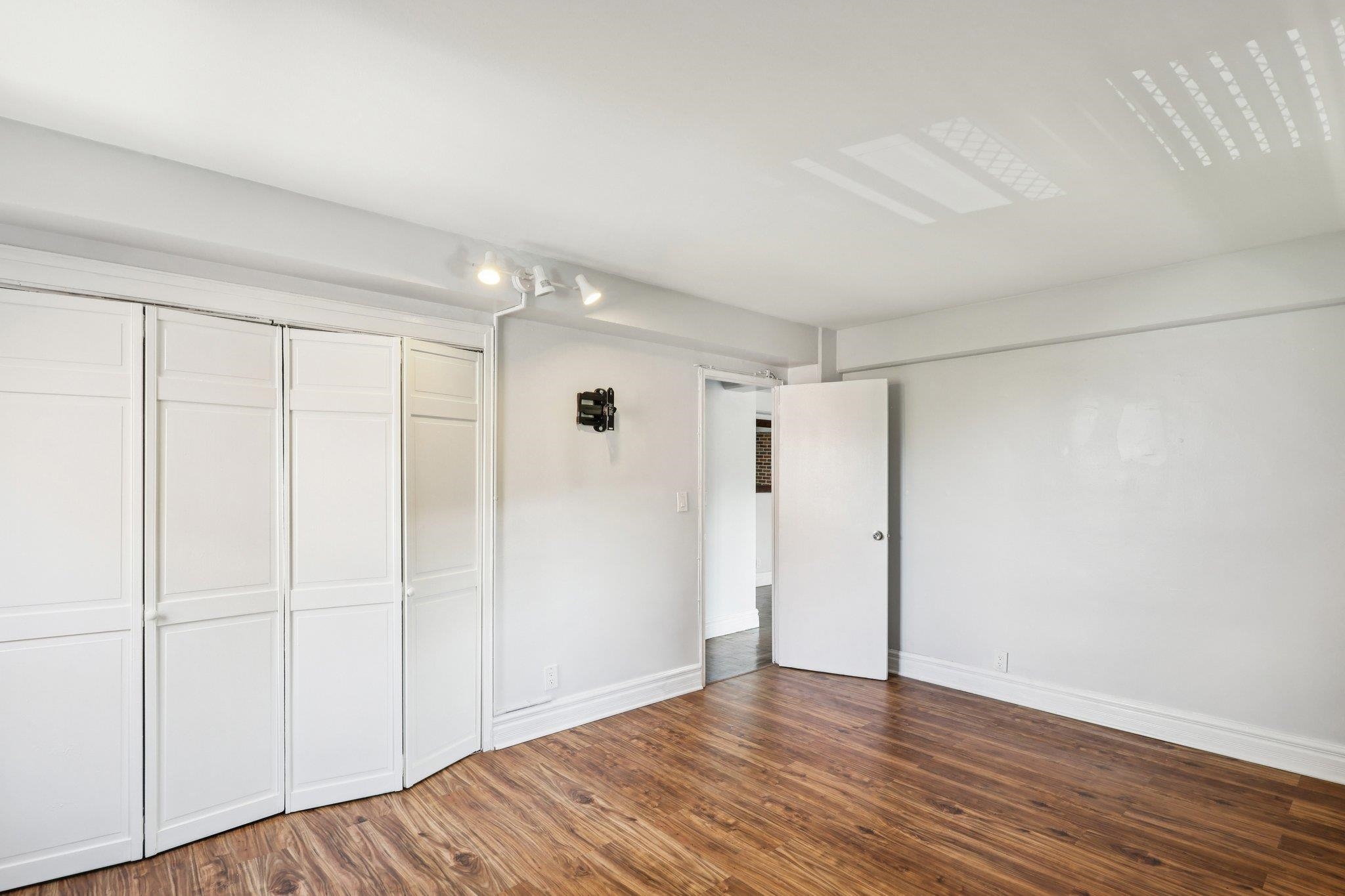 8800 BLVD EAST Unit: 4J