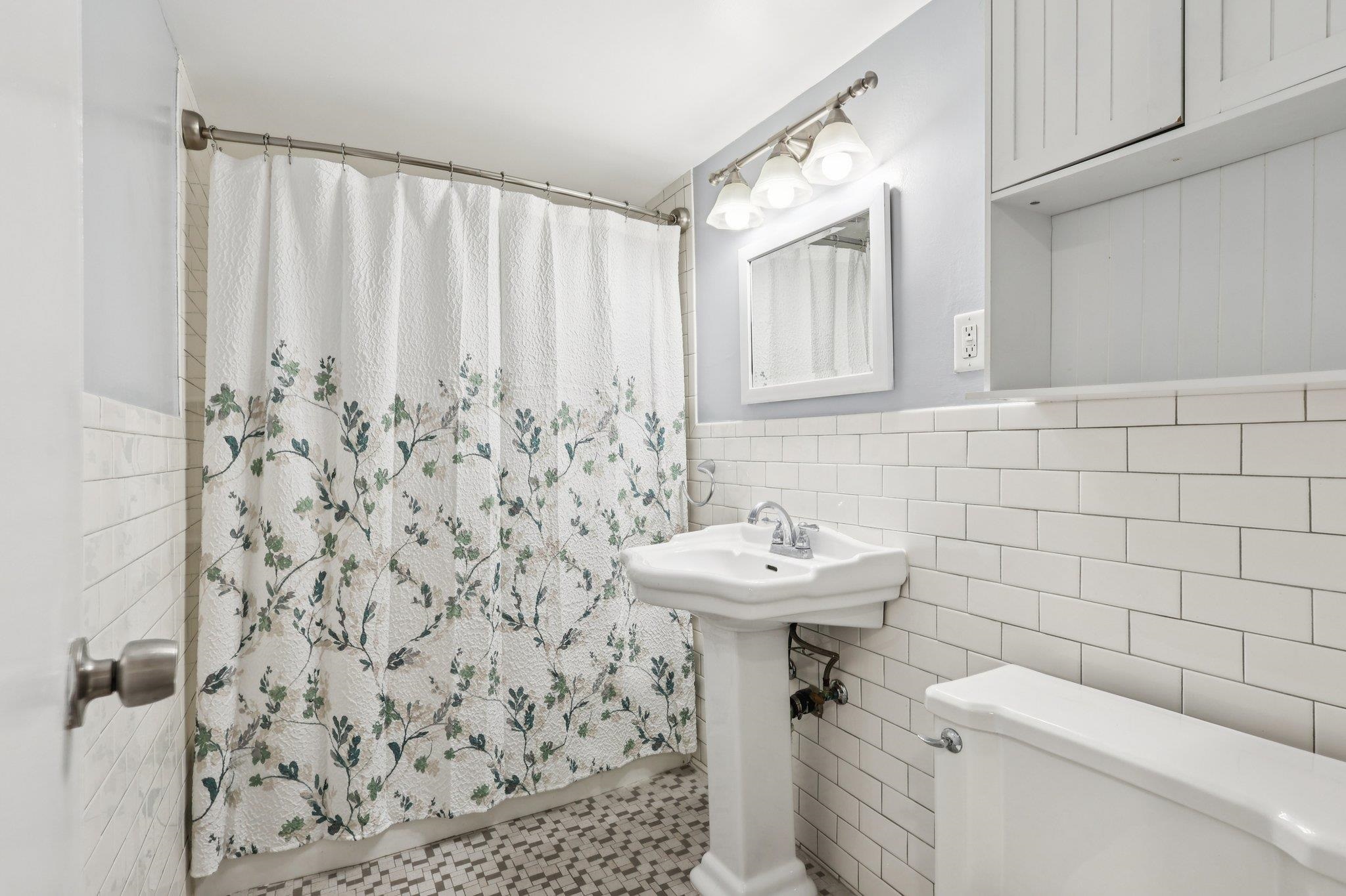 8800 BLVD EAST Unit: 4J