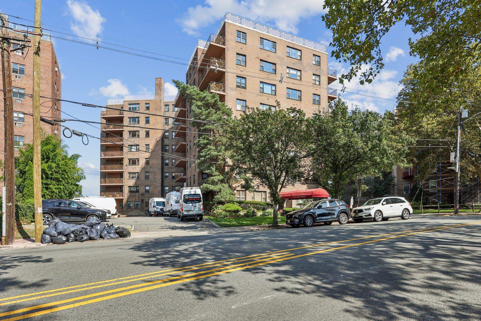 8800 BLVD EAST Unit: 4J