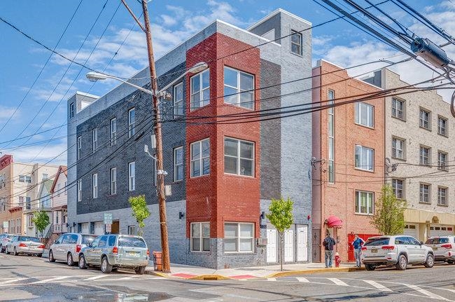 542 29TH ST Unit: 1