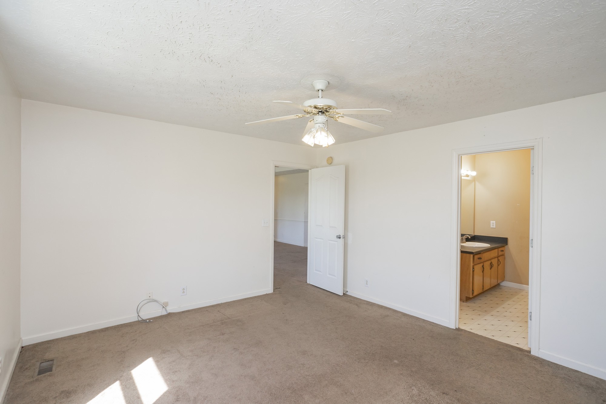 931 E Jefferson Pike