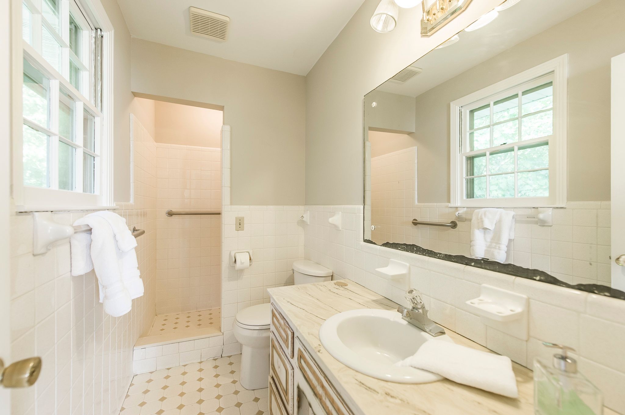 6217 Eatons Creek Rd