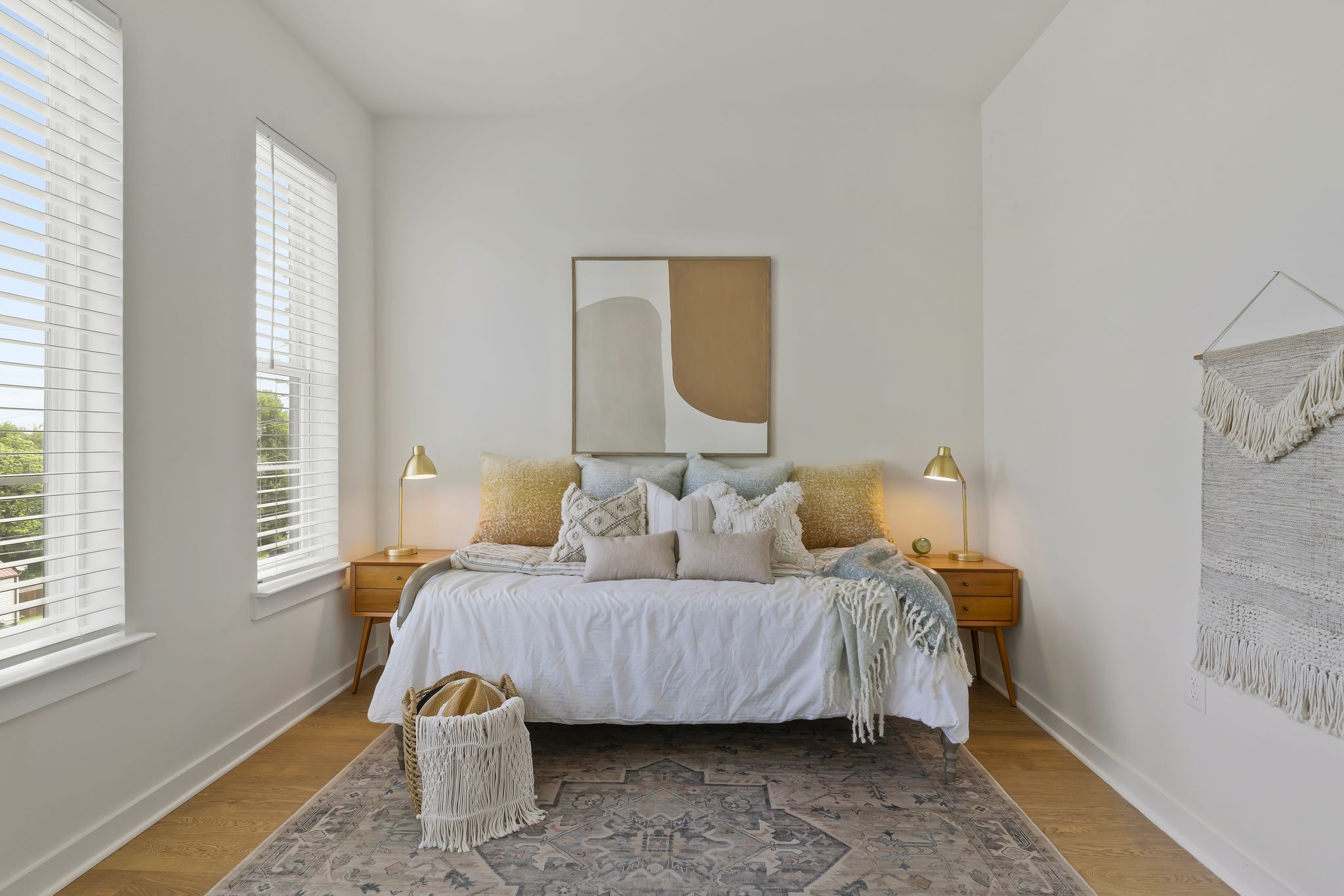 600 E Trinity Ln Unit: 304