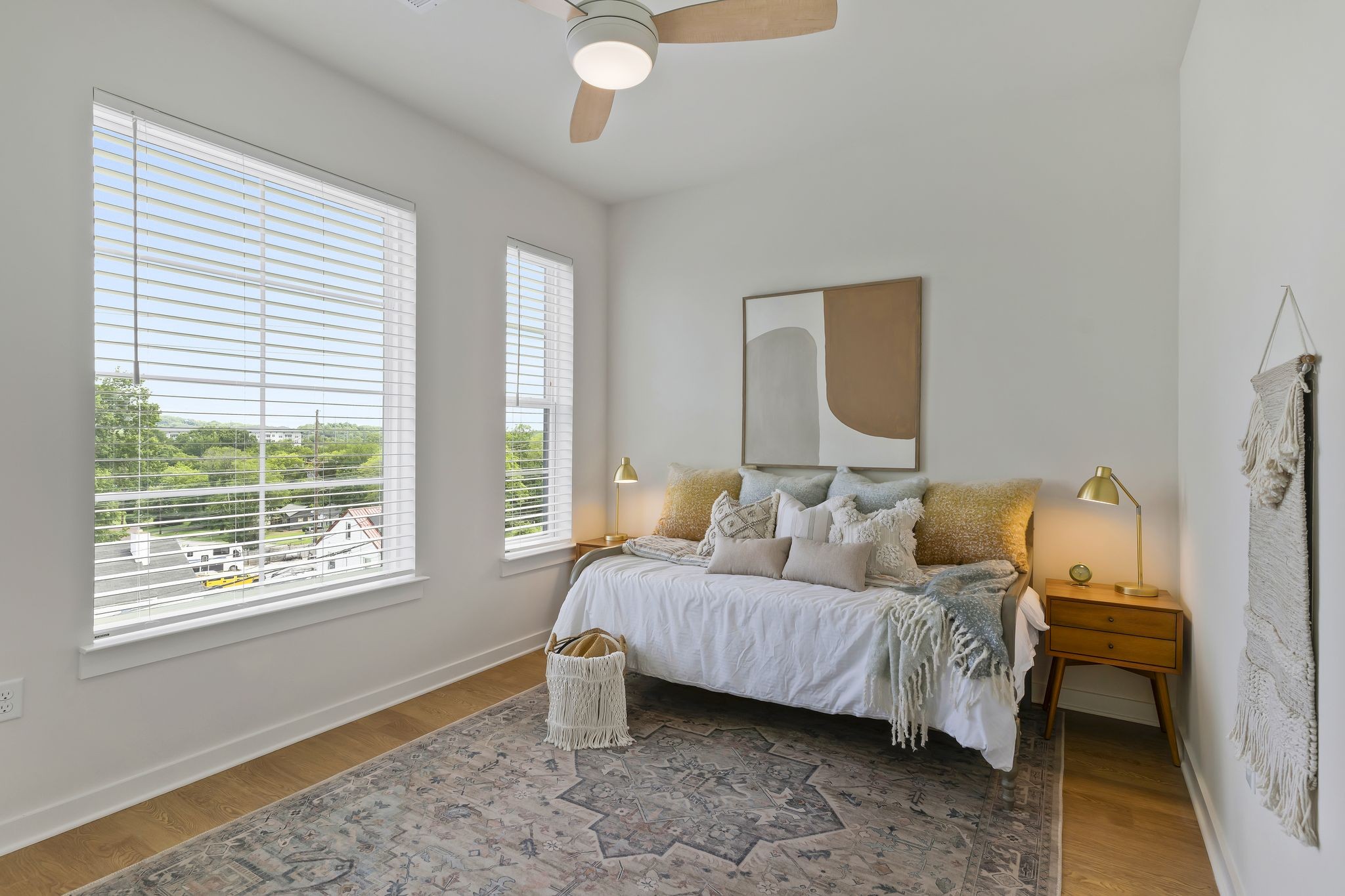 600 E Trinity Ln Unit: 304