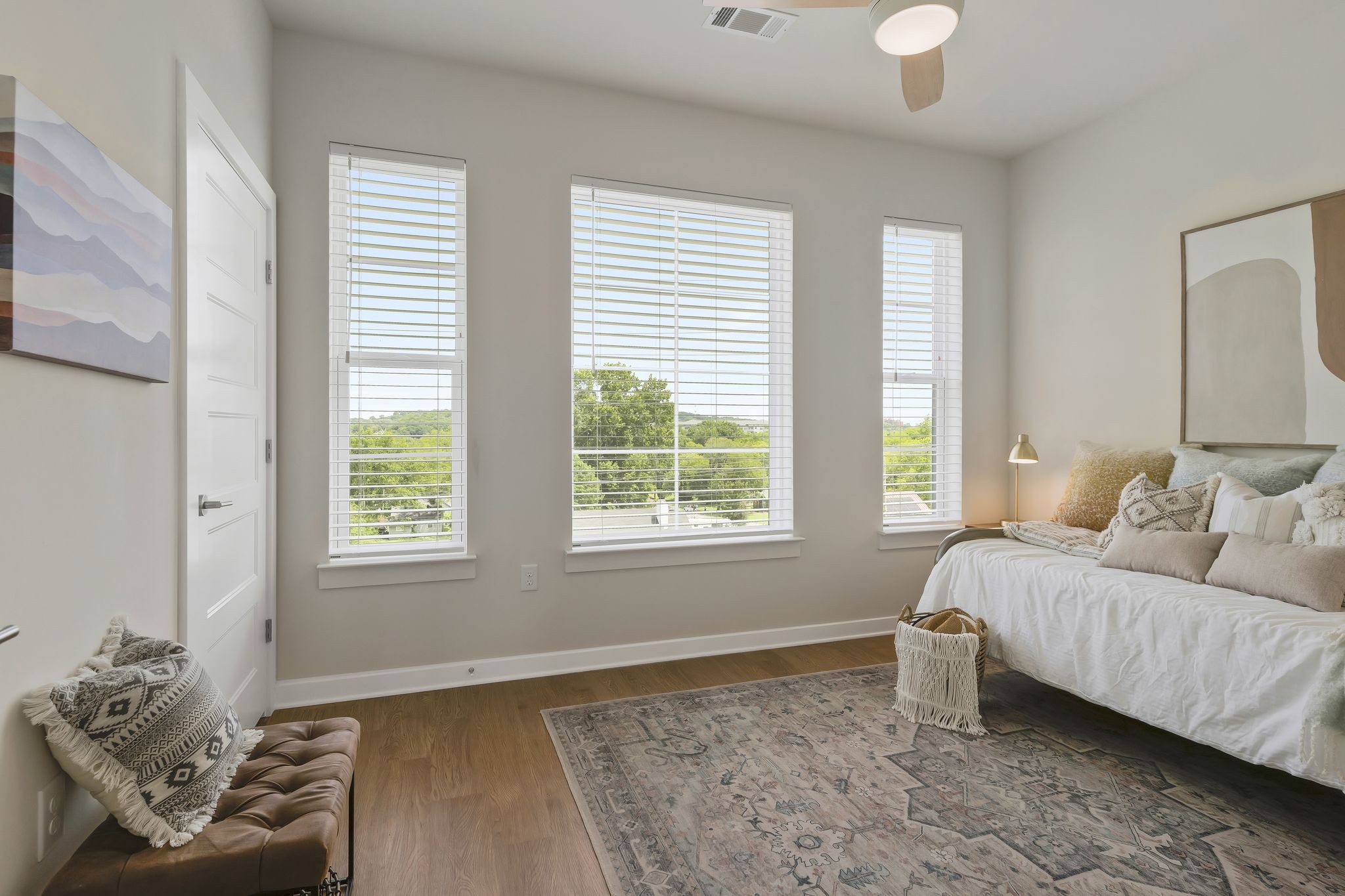 600 E Trinity Ln Unit: 304