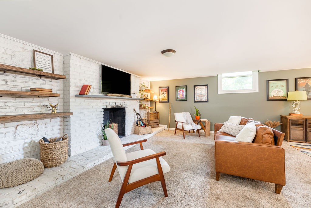 2823 Barclay Dr