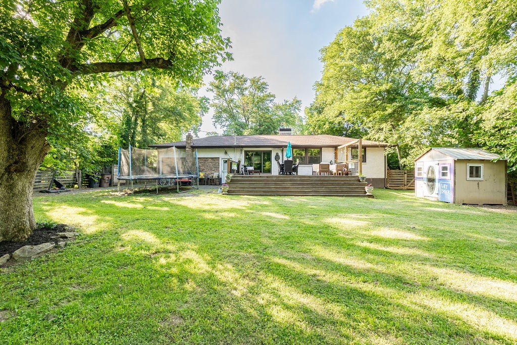 2823 Barclay Dr