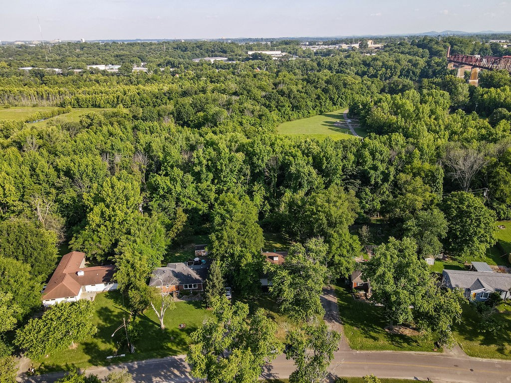 2823 Barclay Dr
