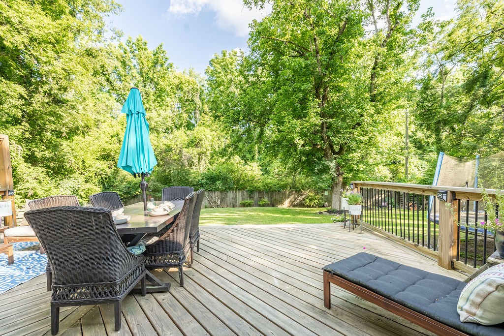 2823 Barclay Dr