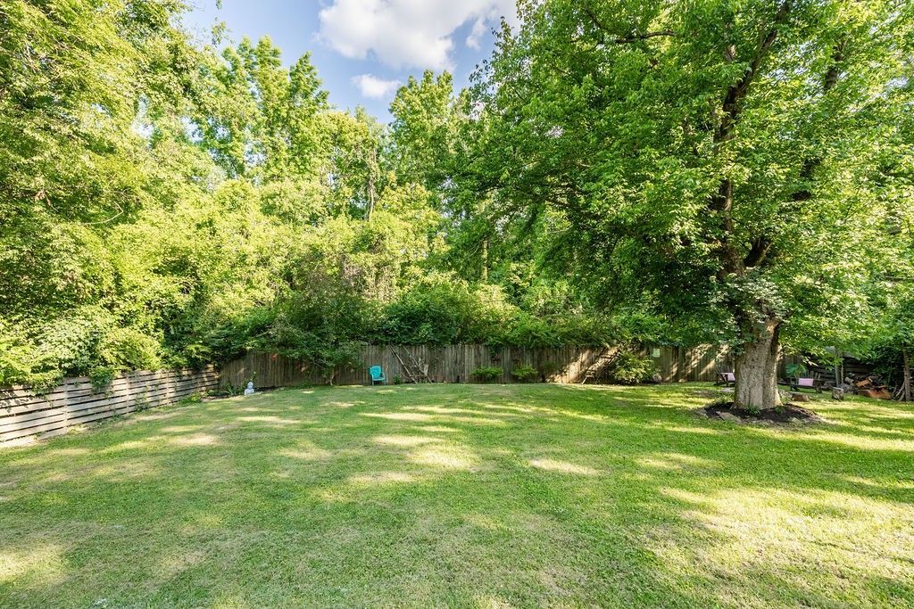 2823 Barclay Dr