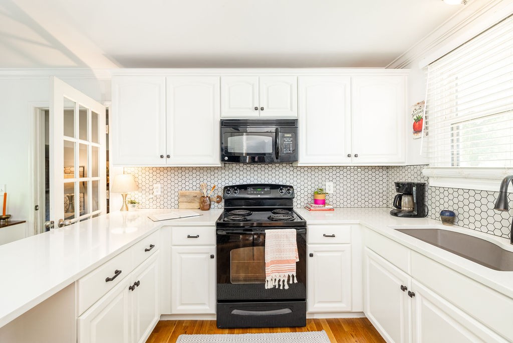 2823 Barclay Dr