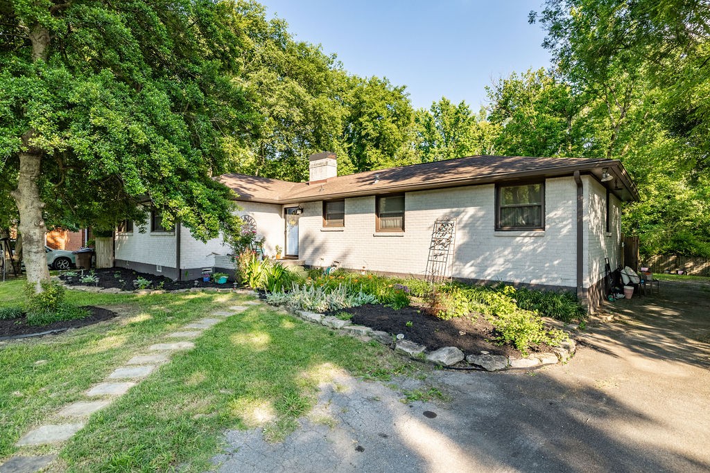 2823 Barclay Dr