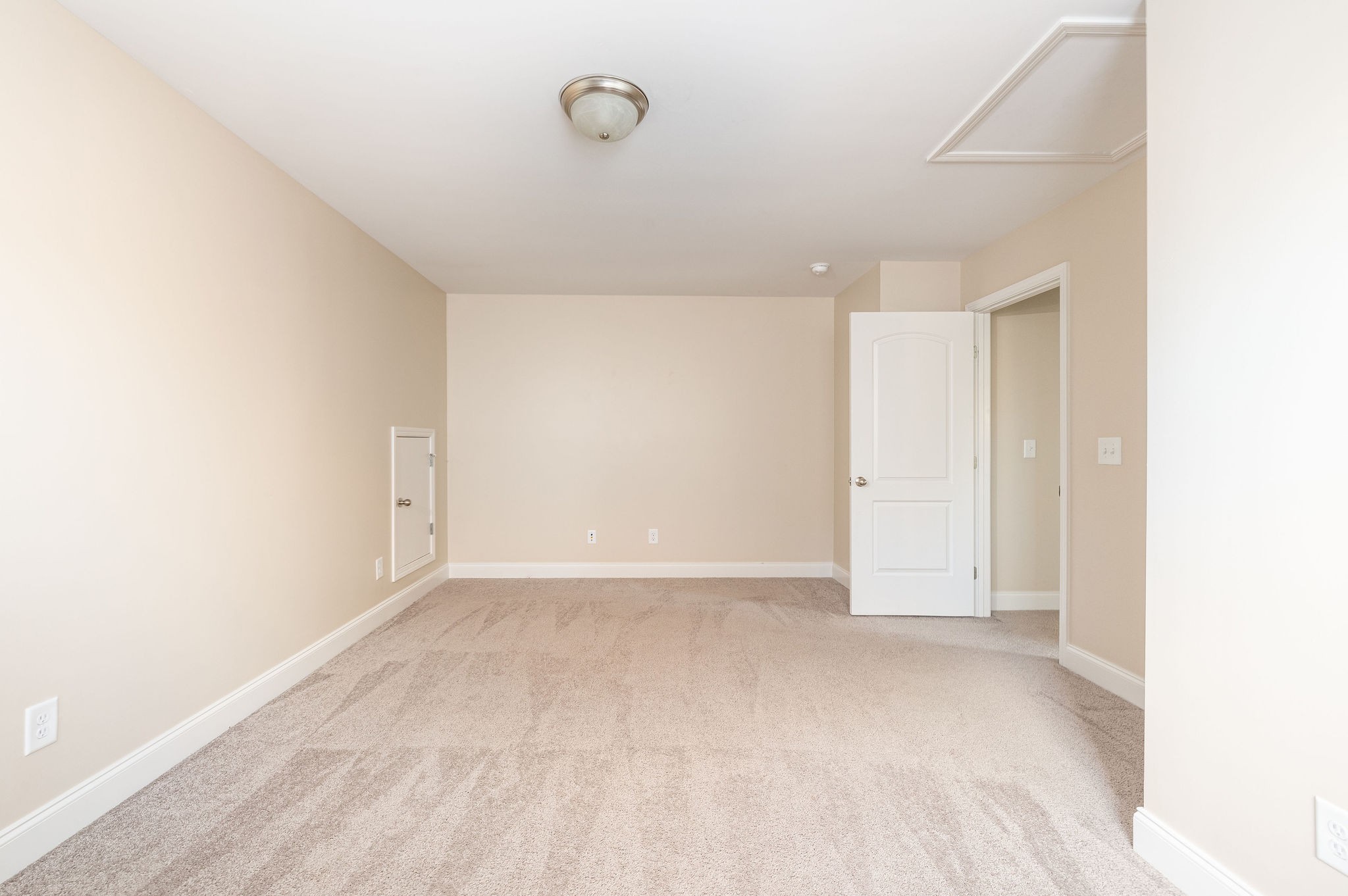 1043 Alexandria Way