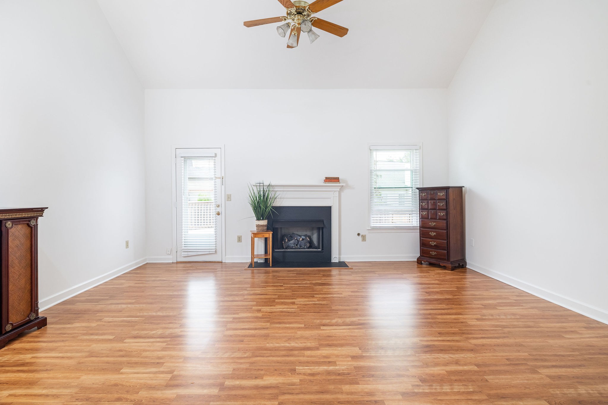 1009 Summerview Ct