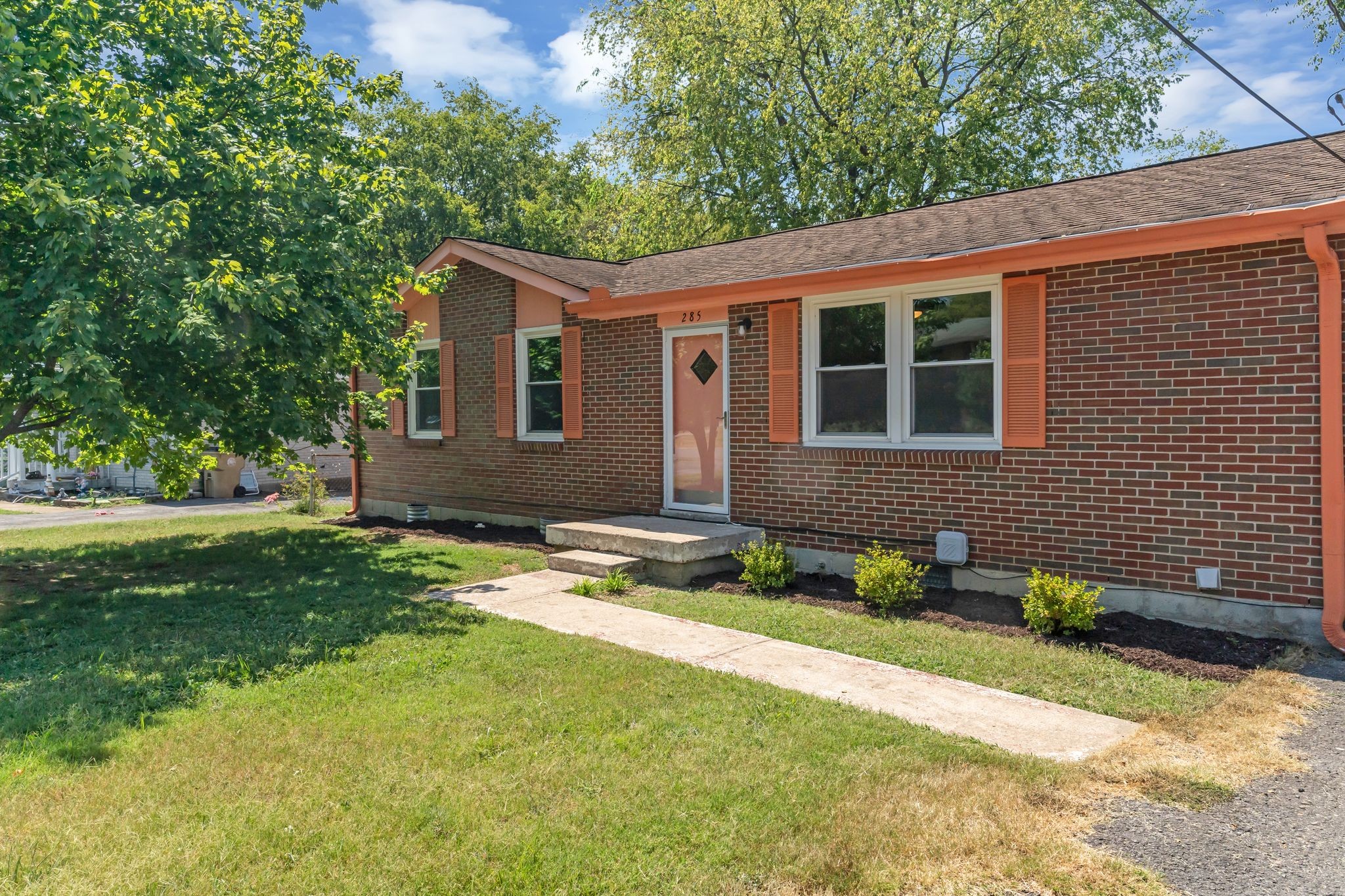 285 Becklea Dr