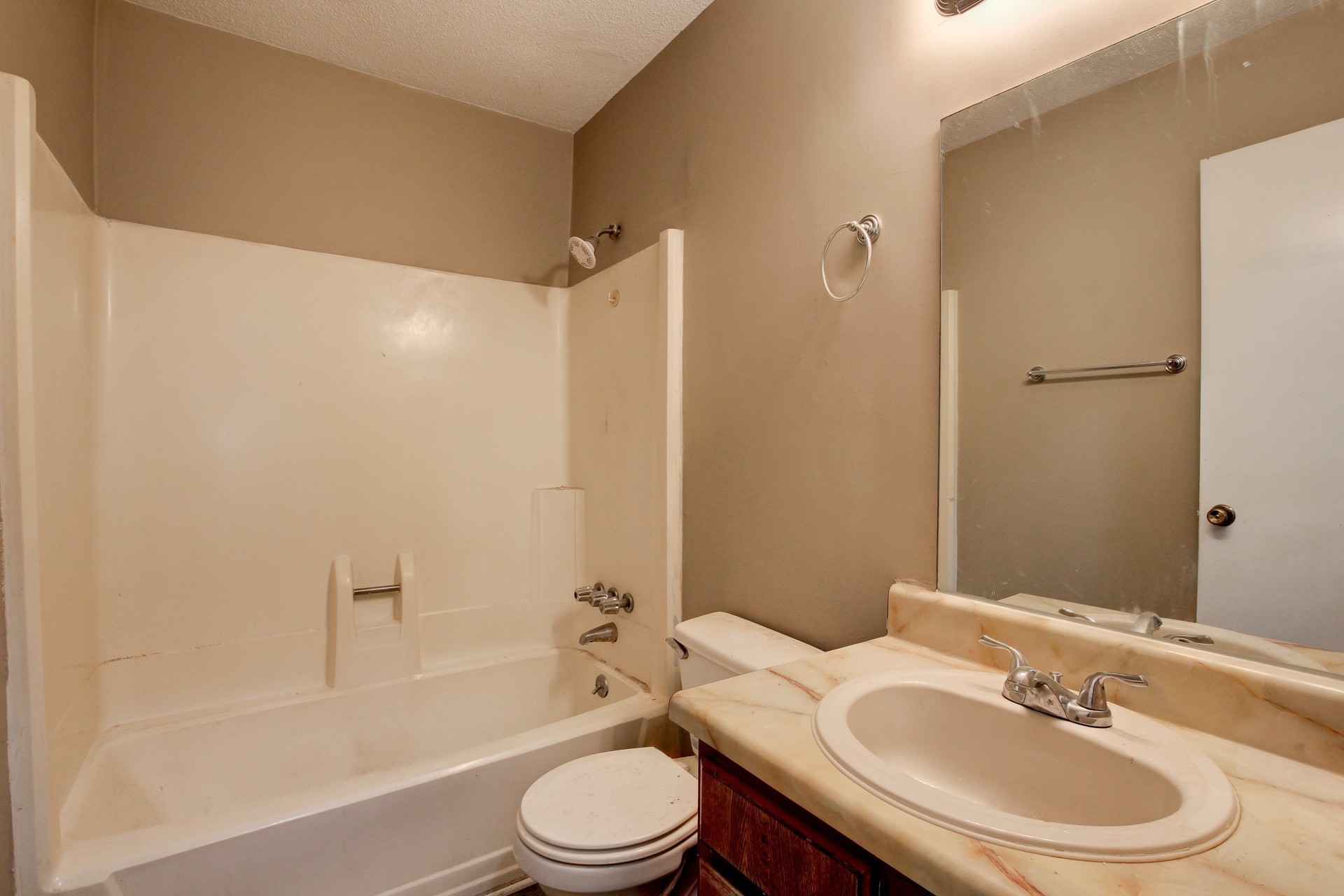 415 Buckeye Ln