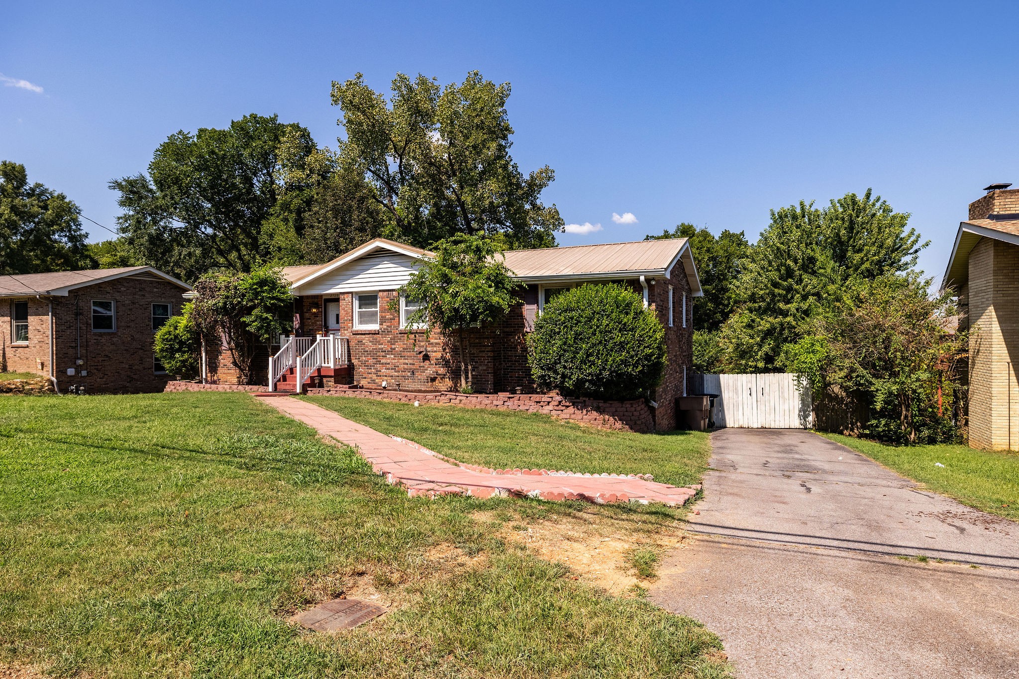 2728 Mossdale Dr