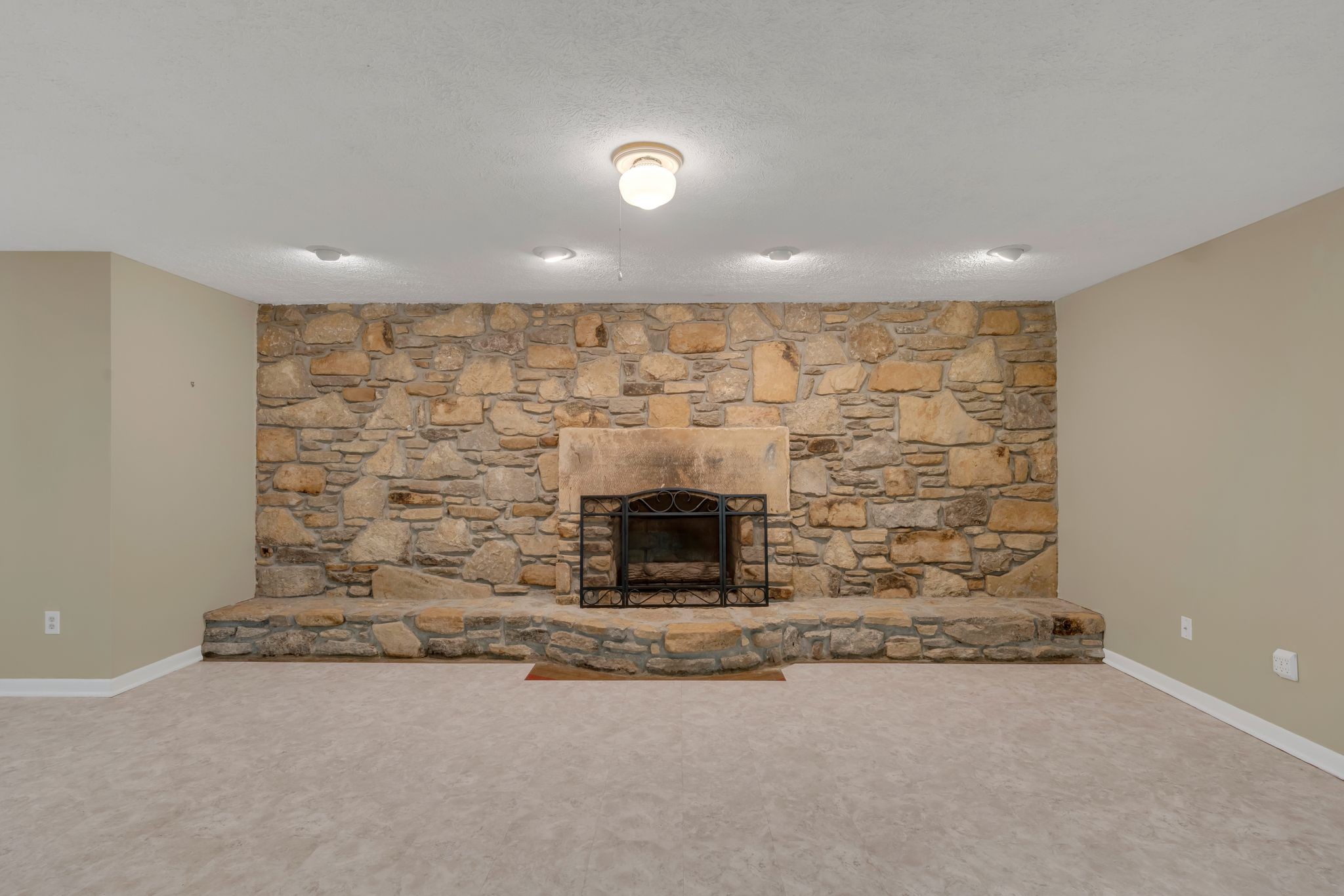 337 Shute Ln