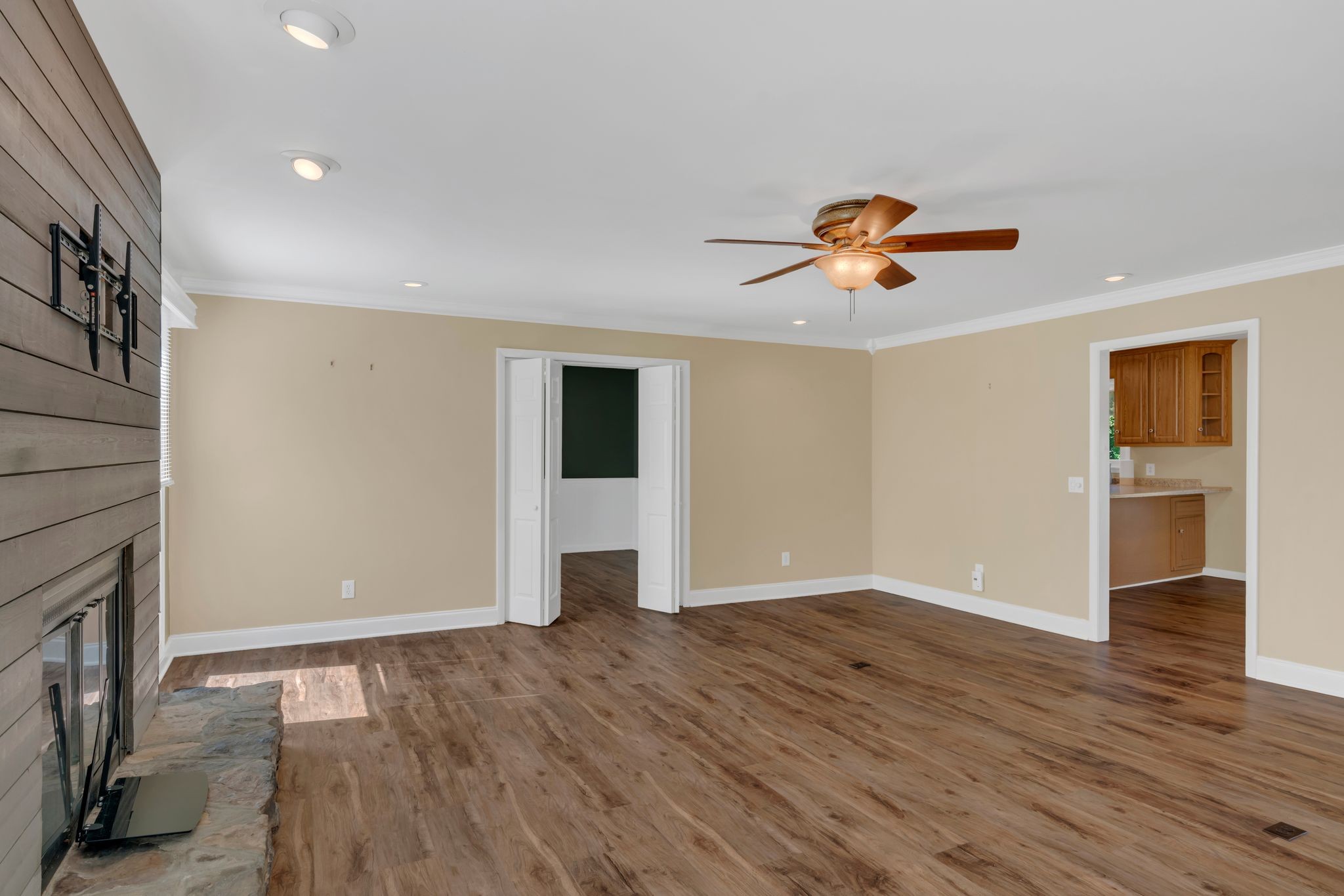 337 Shute Ln