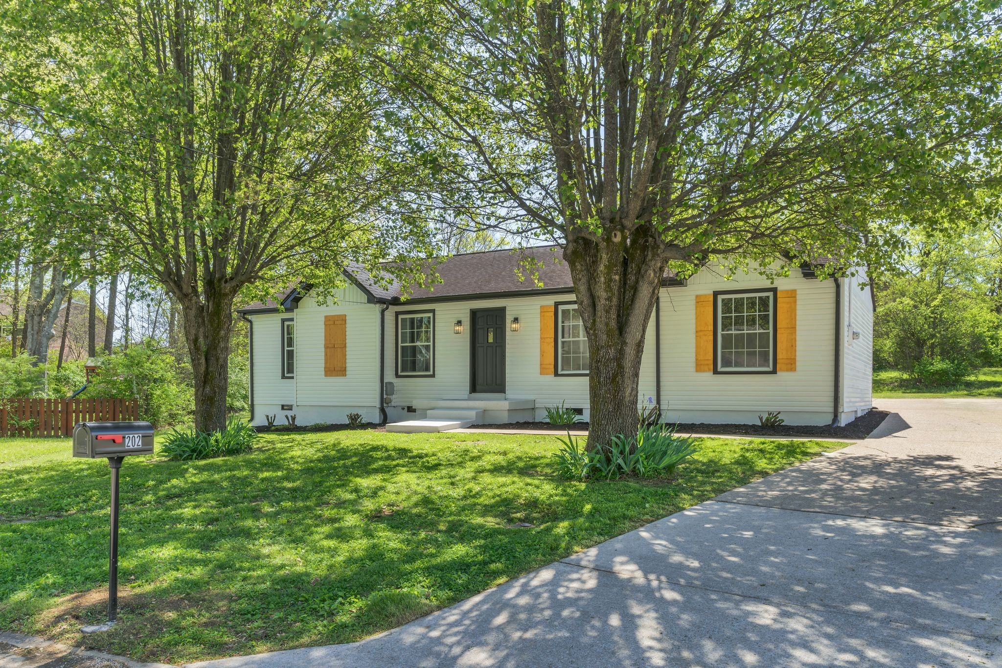 202 Timberlake Dr