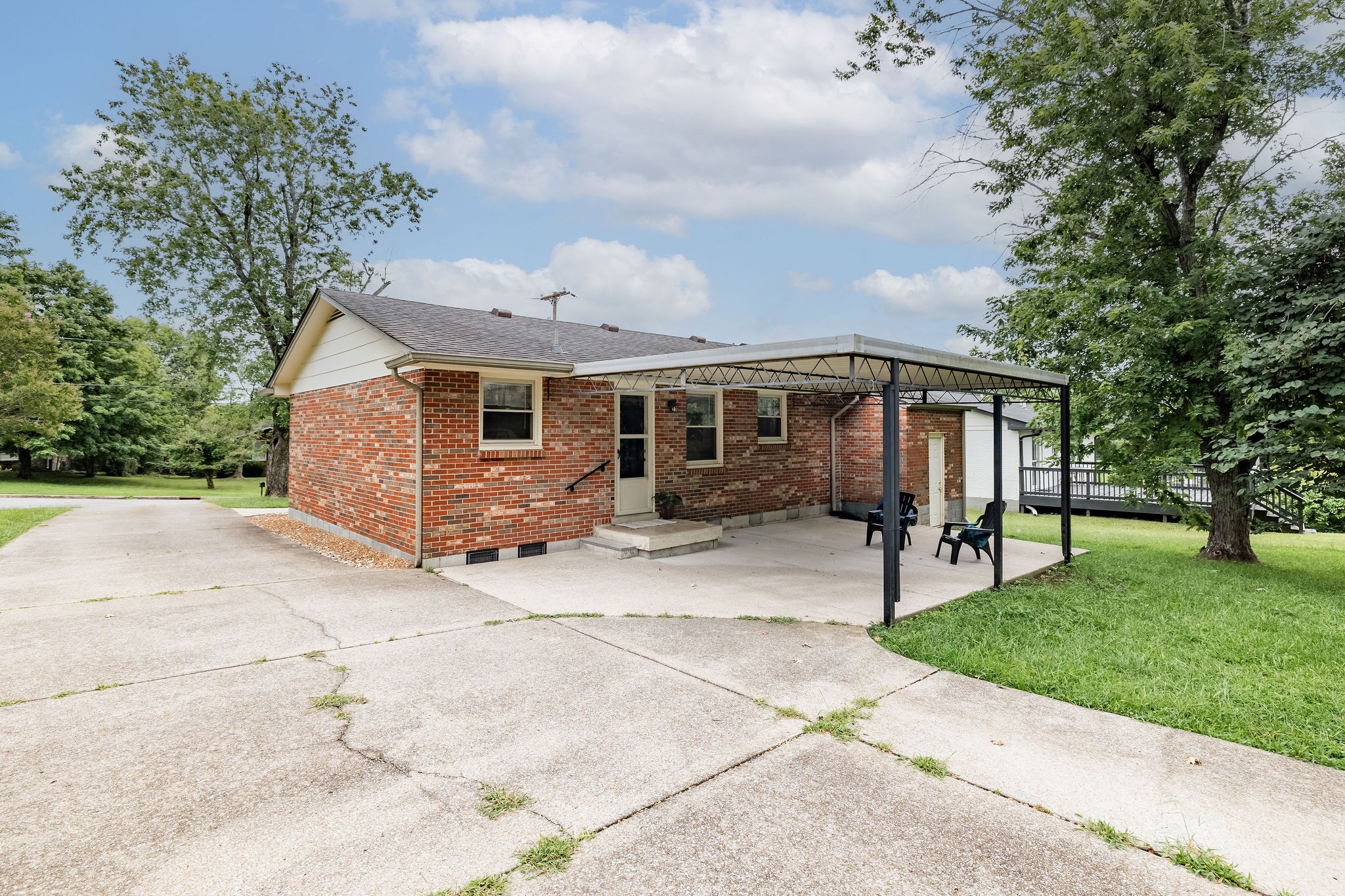 211 Friendship Dr
