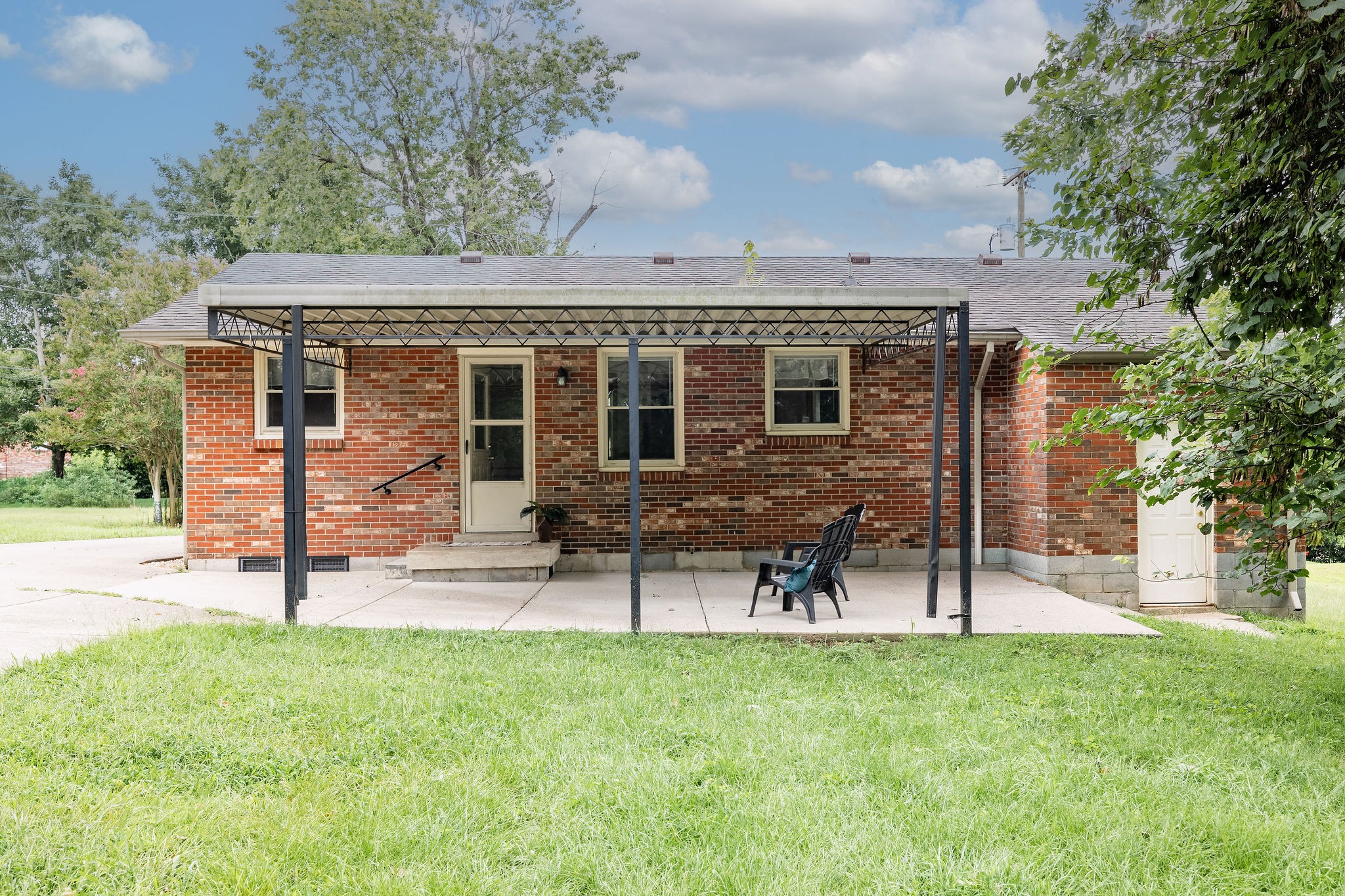 211 Friendship Dr