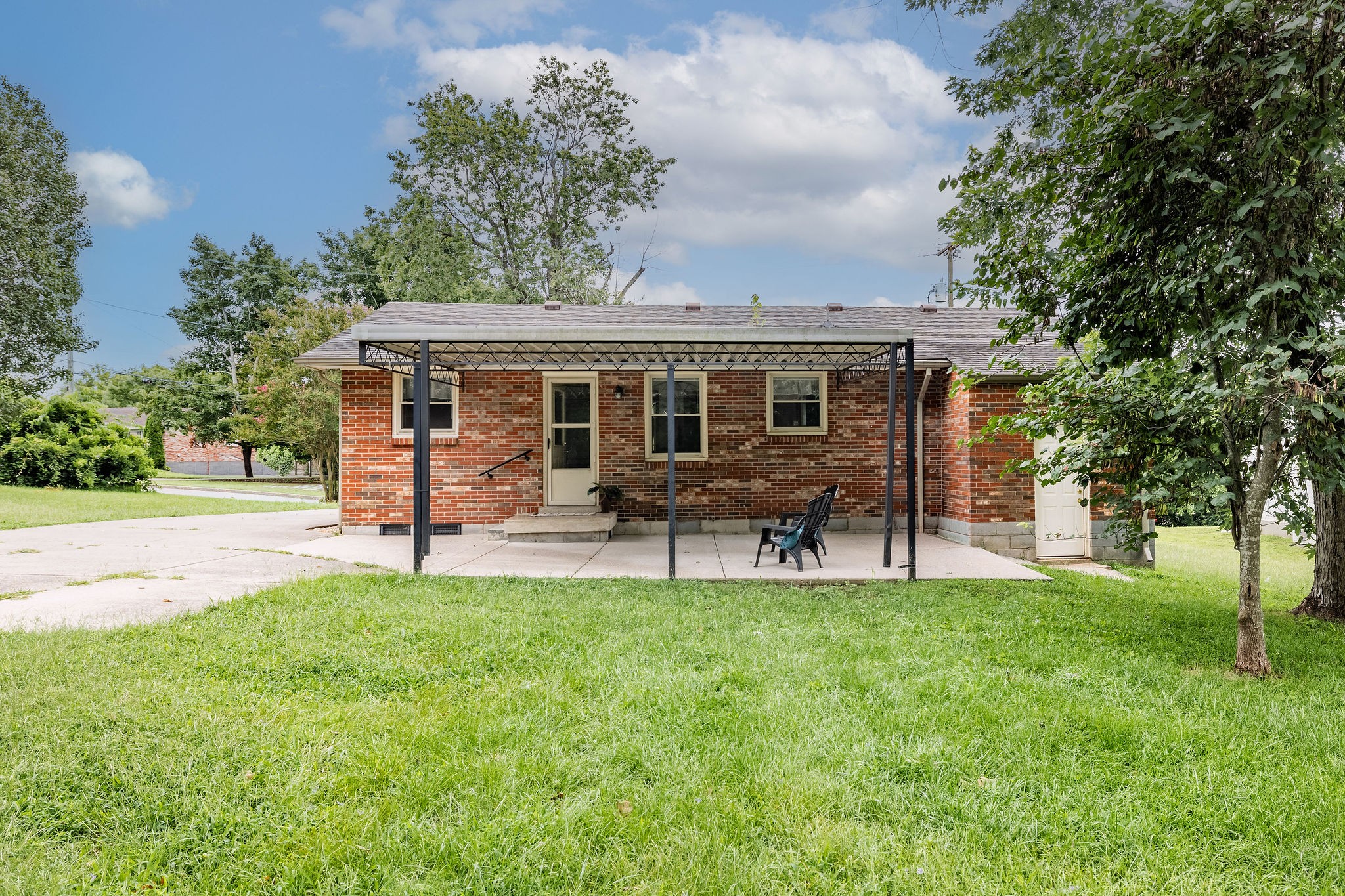 211 Friendship Dr