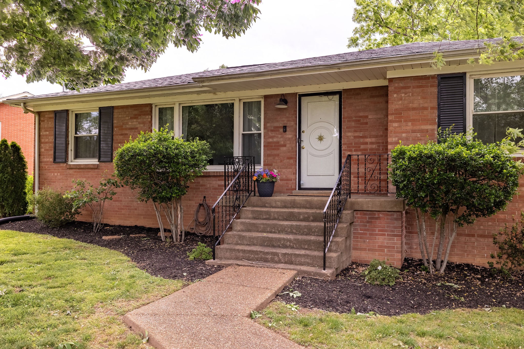 400 Freda Villa