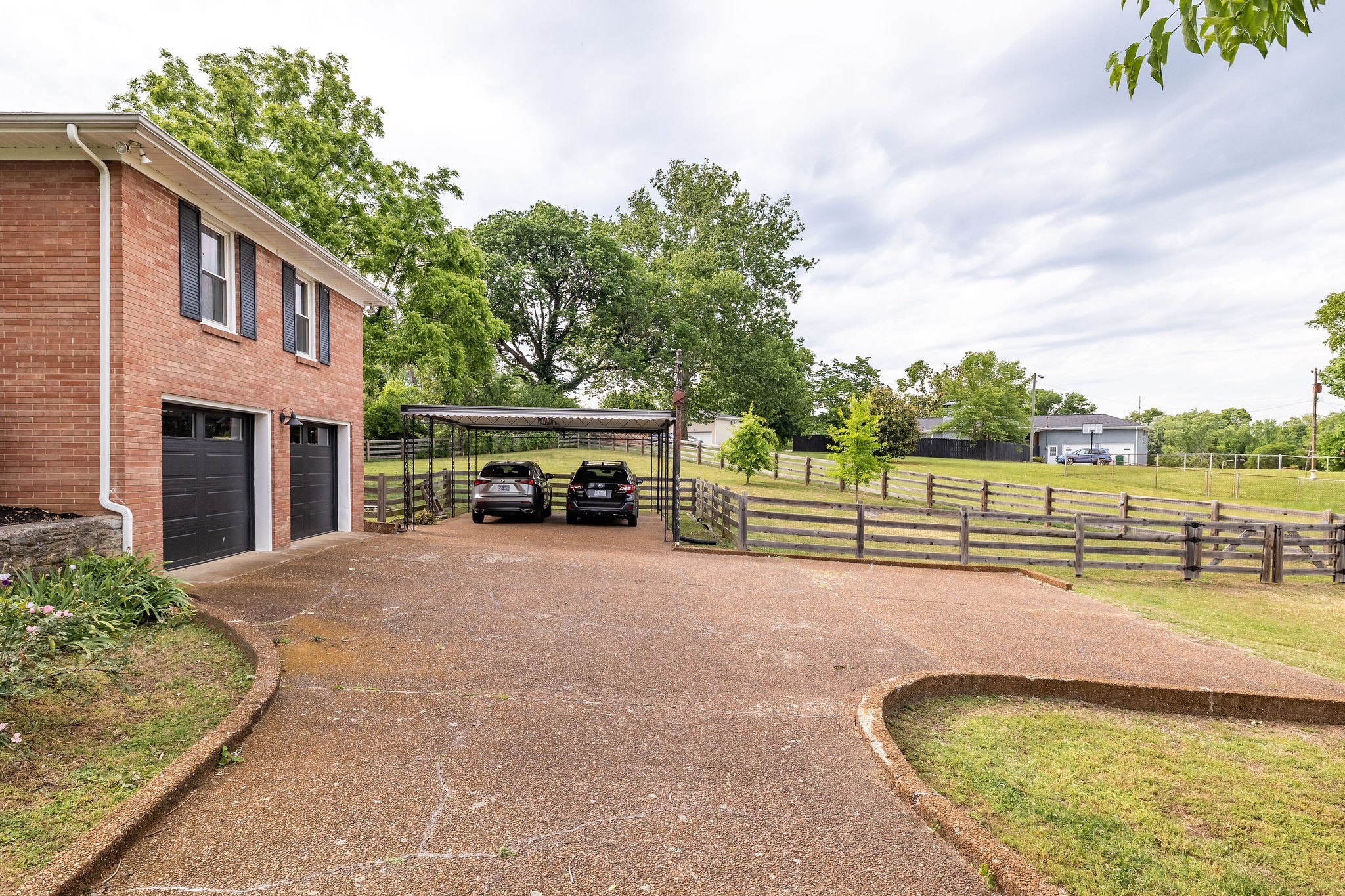 400 Freda Villa