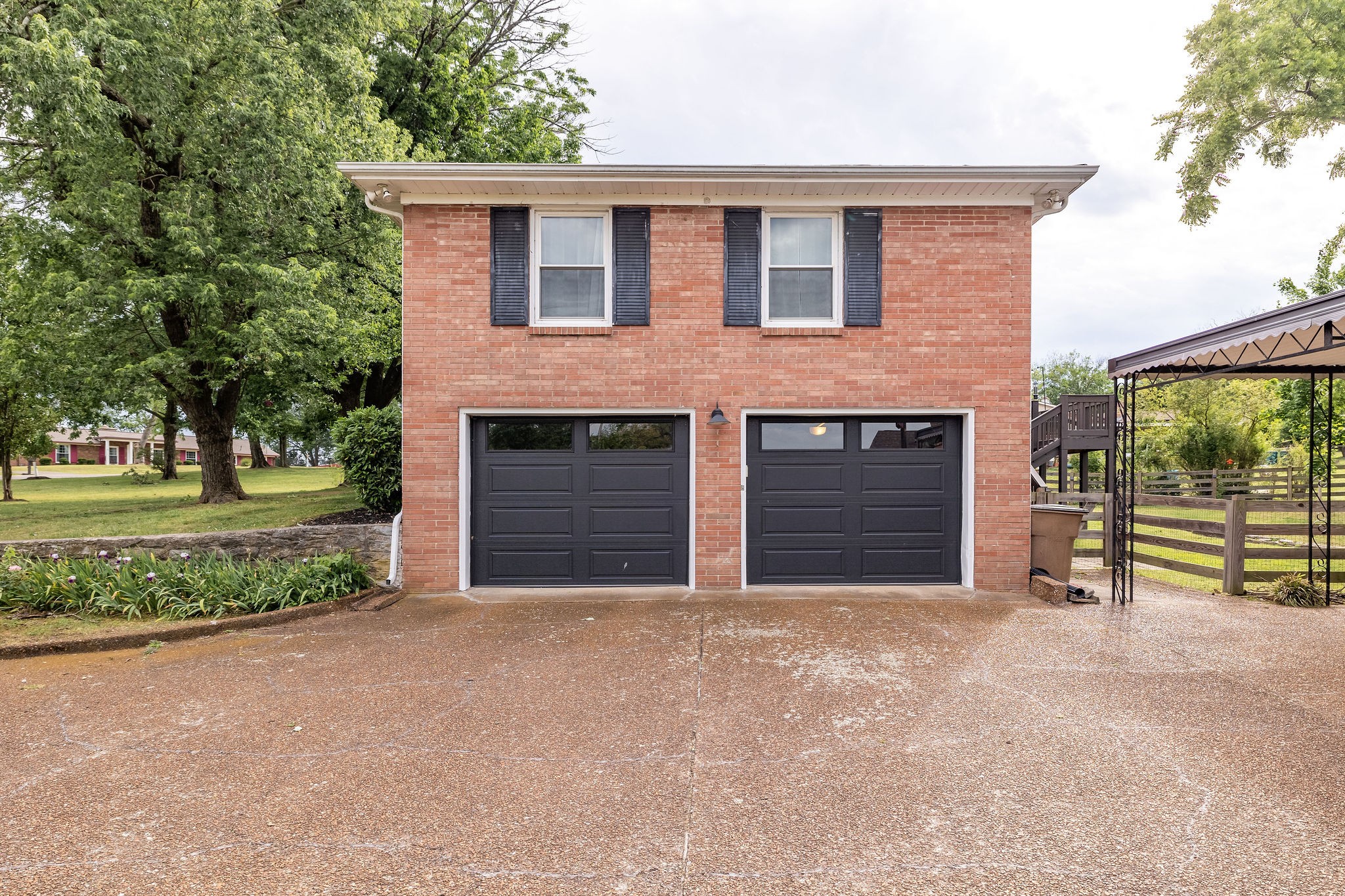 400 Freda Villa