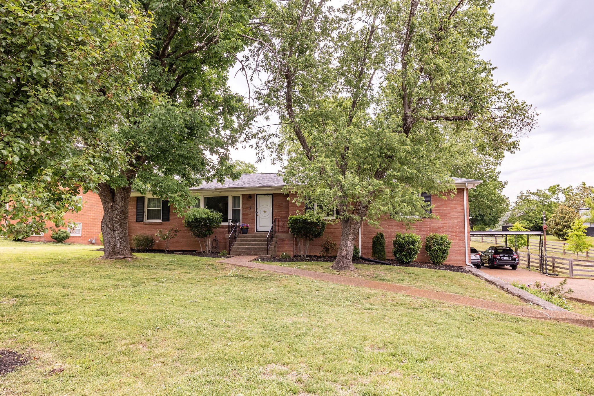400 Freda Villa