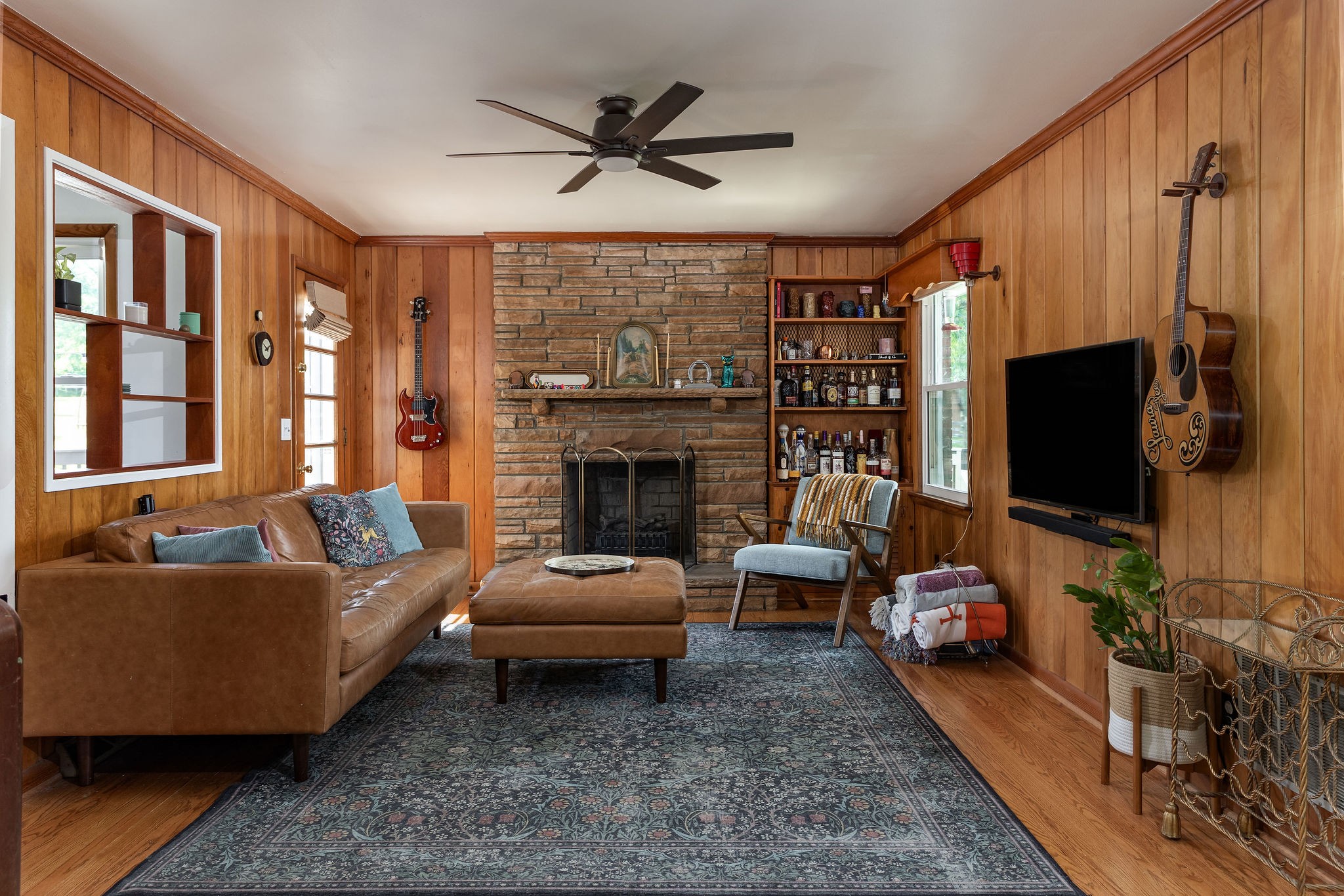 400 Freda Villa