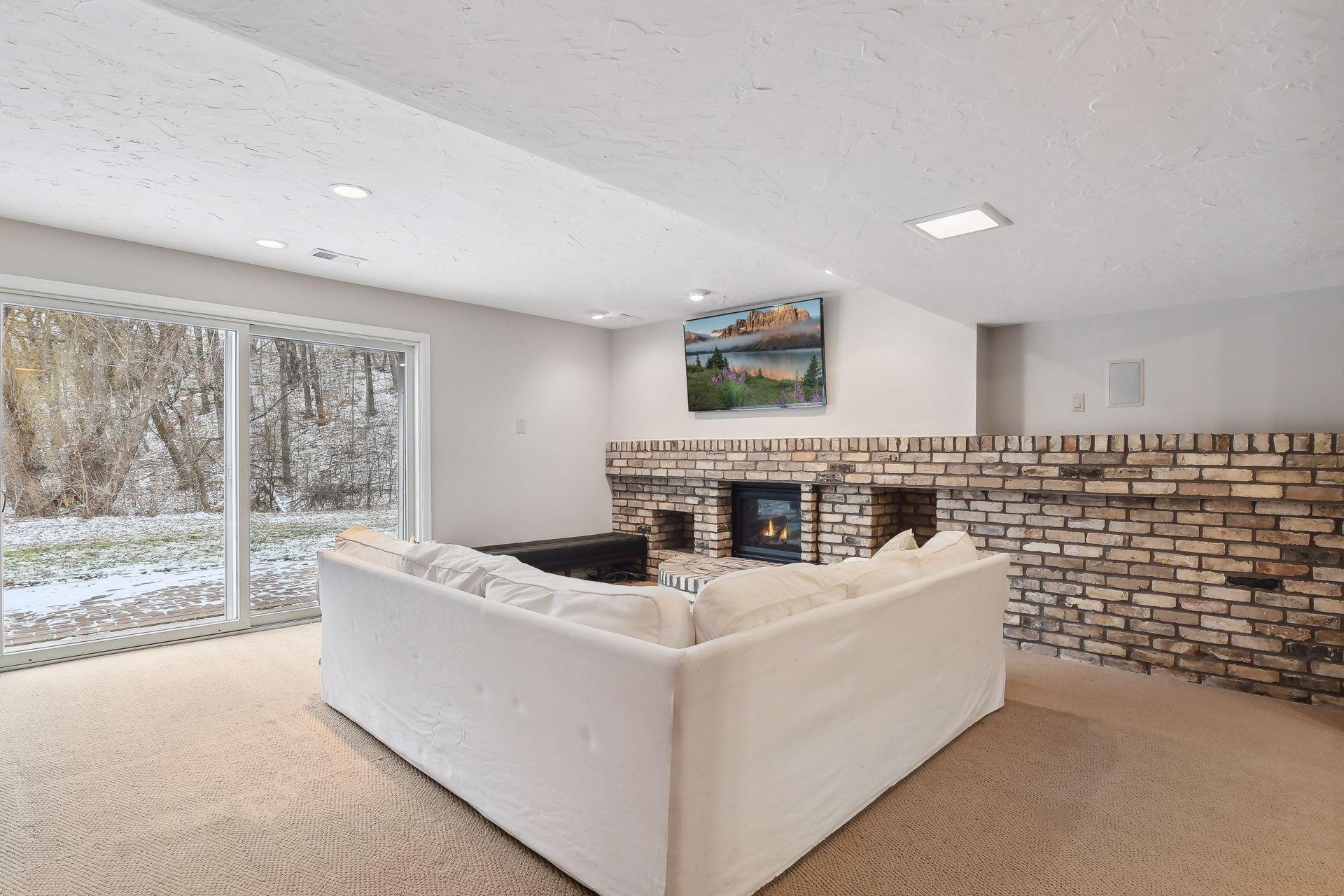 5921 Bonnie Brae Drive