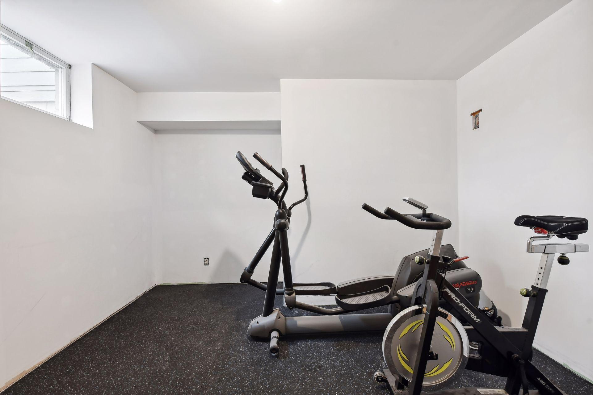 5921 Bonnie Brae Drive