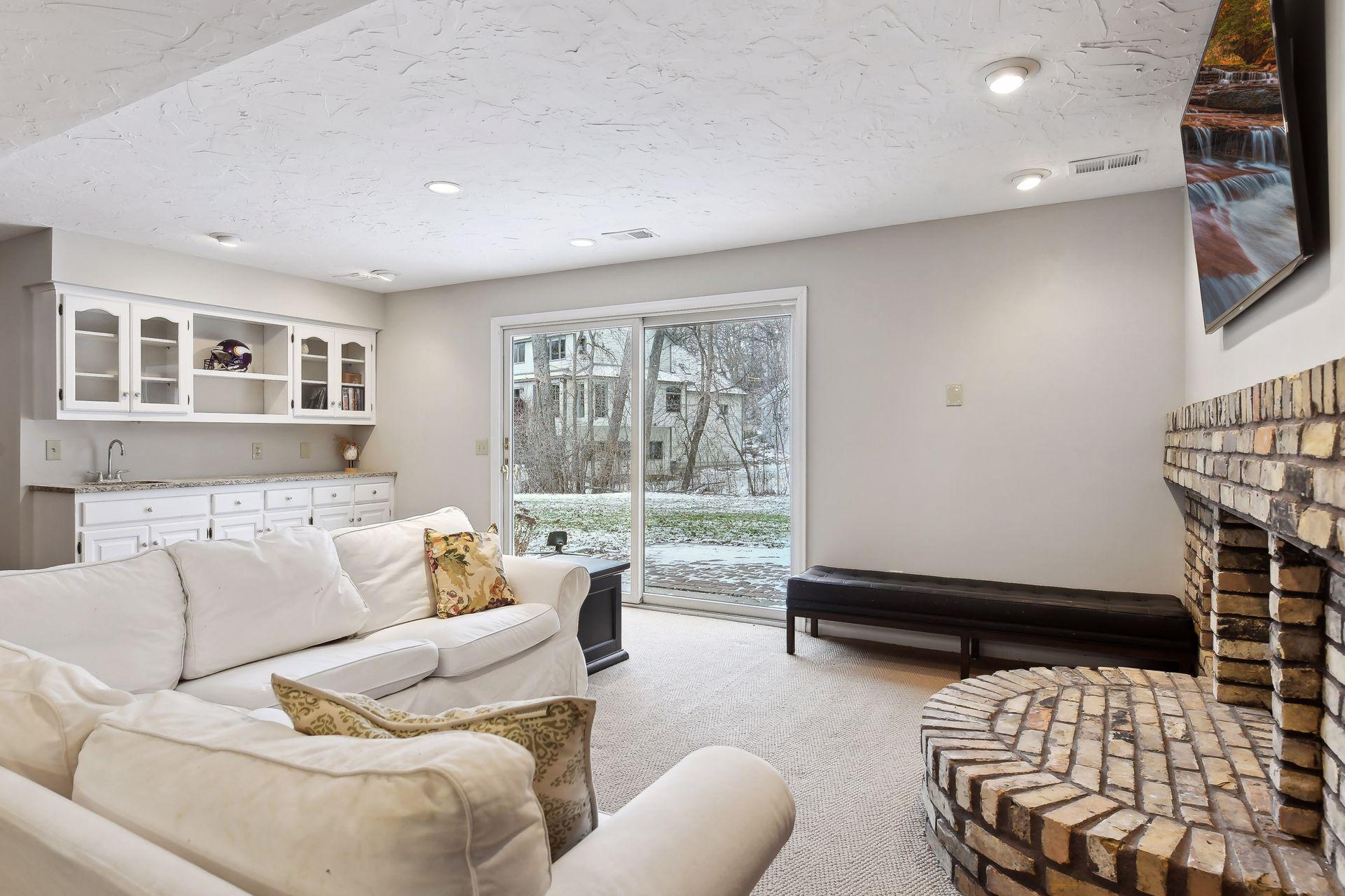 5921 Bonnie Brae Drive