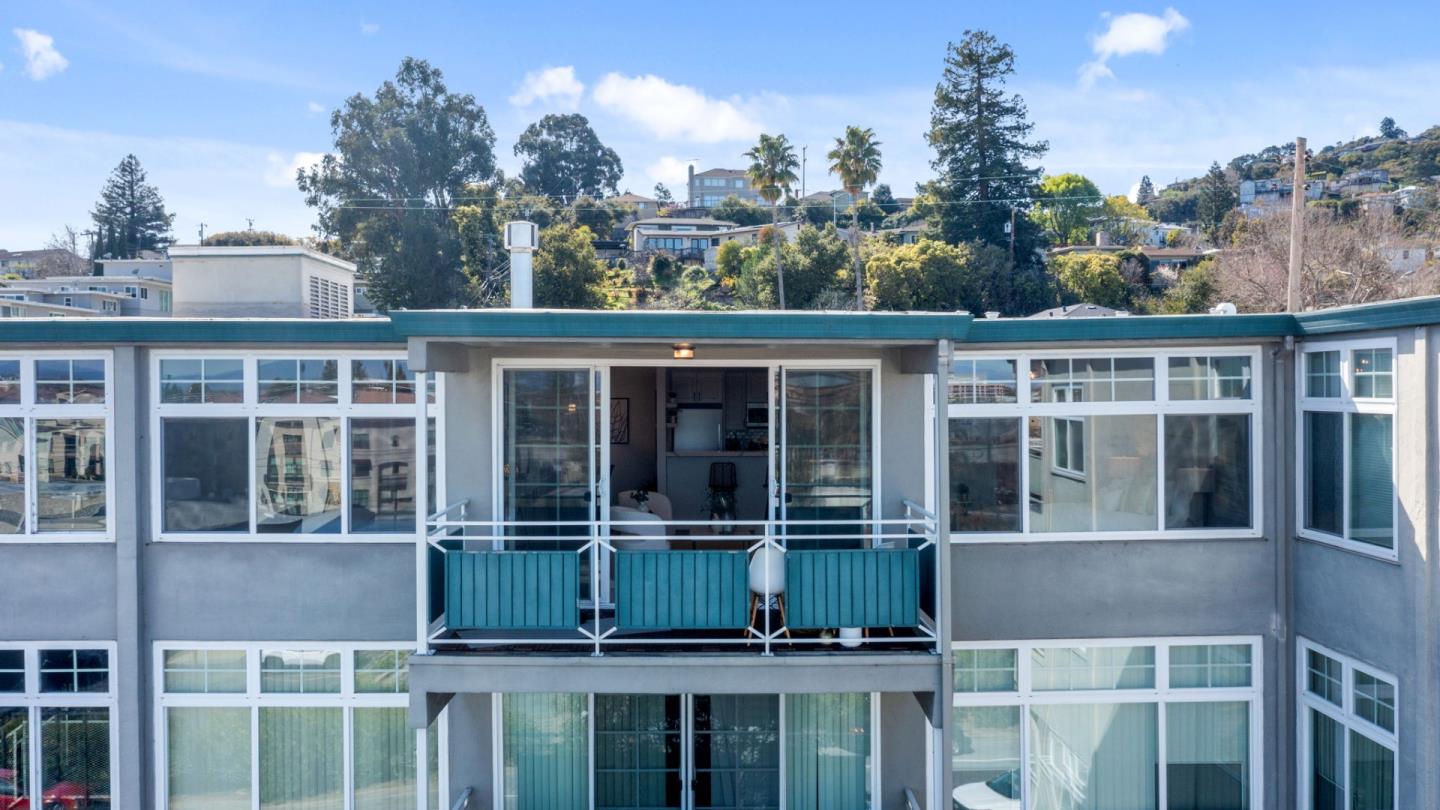 222 Laurel Street 301