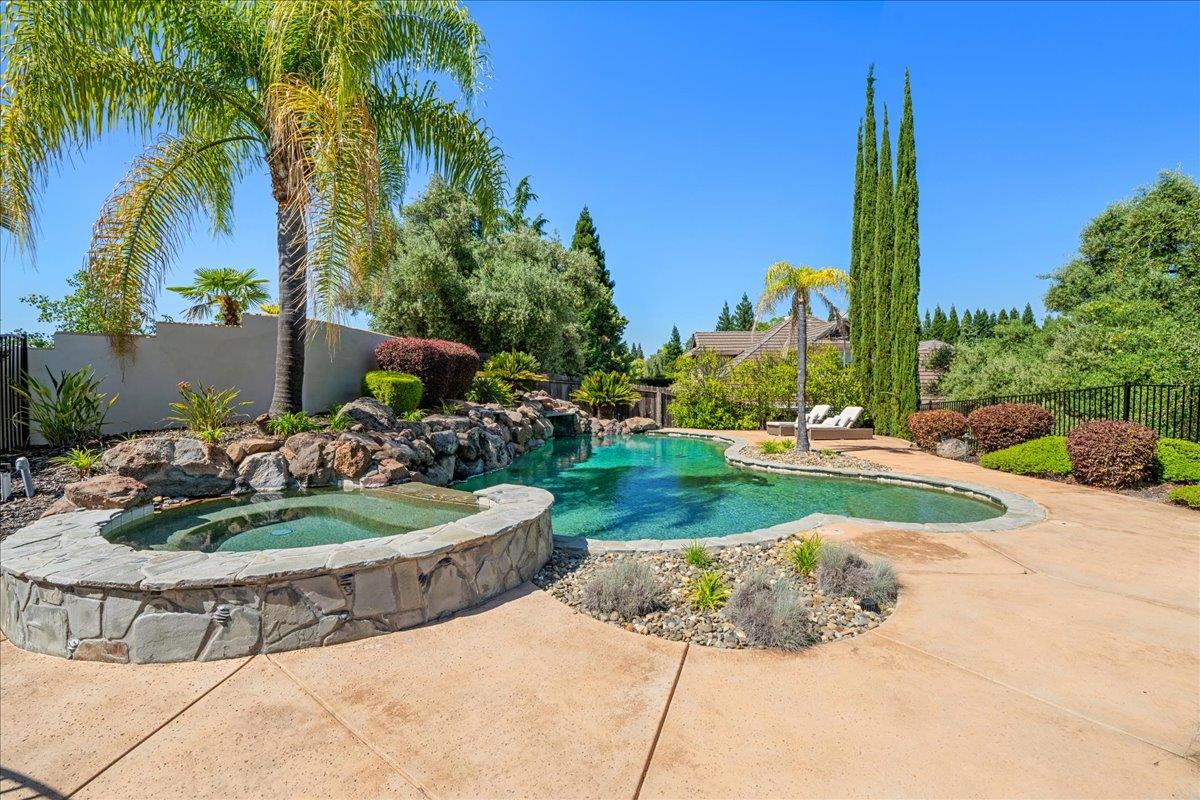 8625 Laurel Mist Court