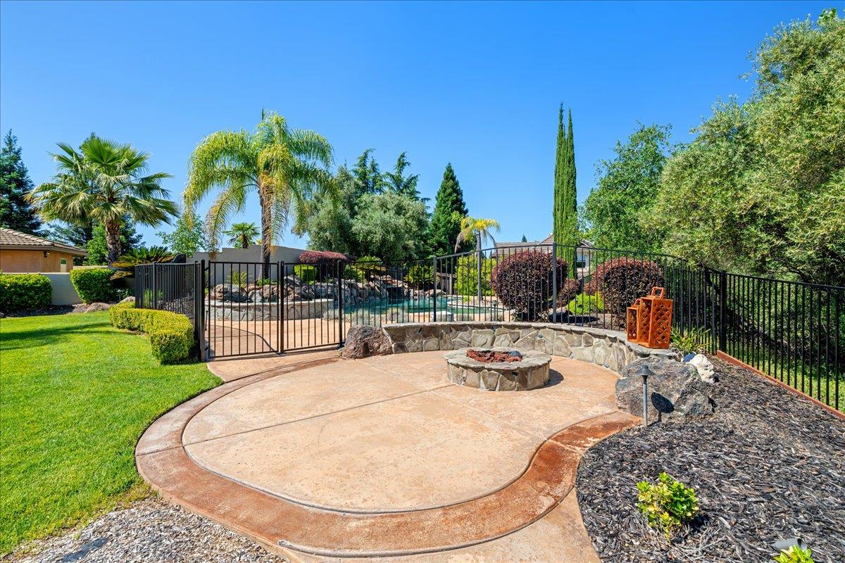 8625 Laurel Mist Court