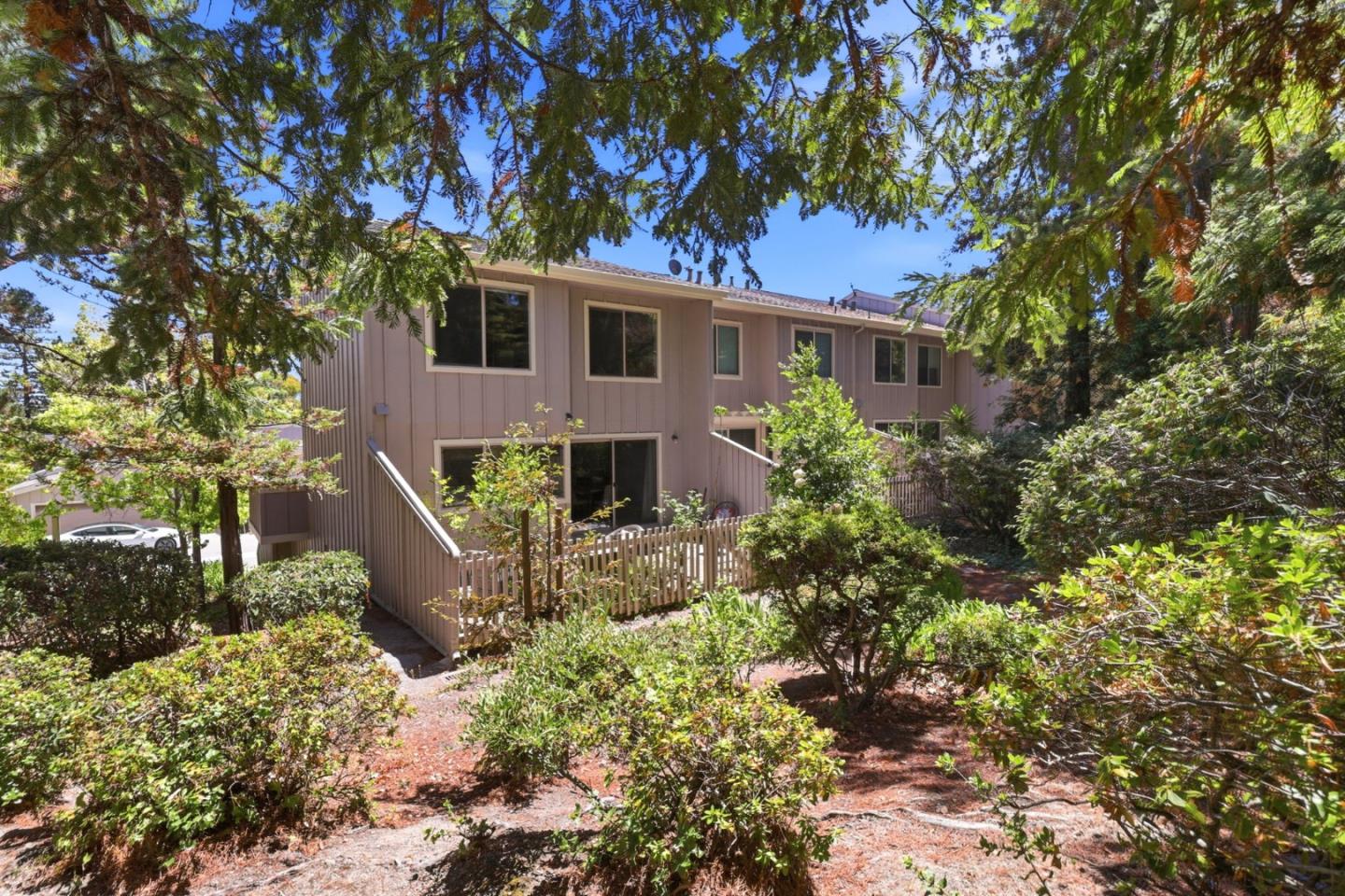 37 Weepingridge CT