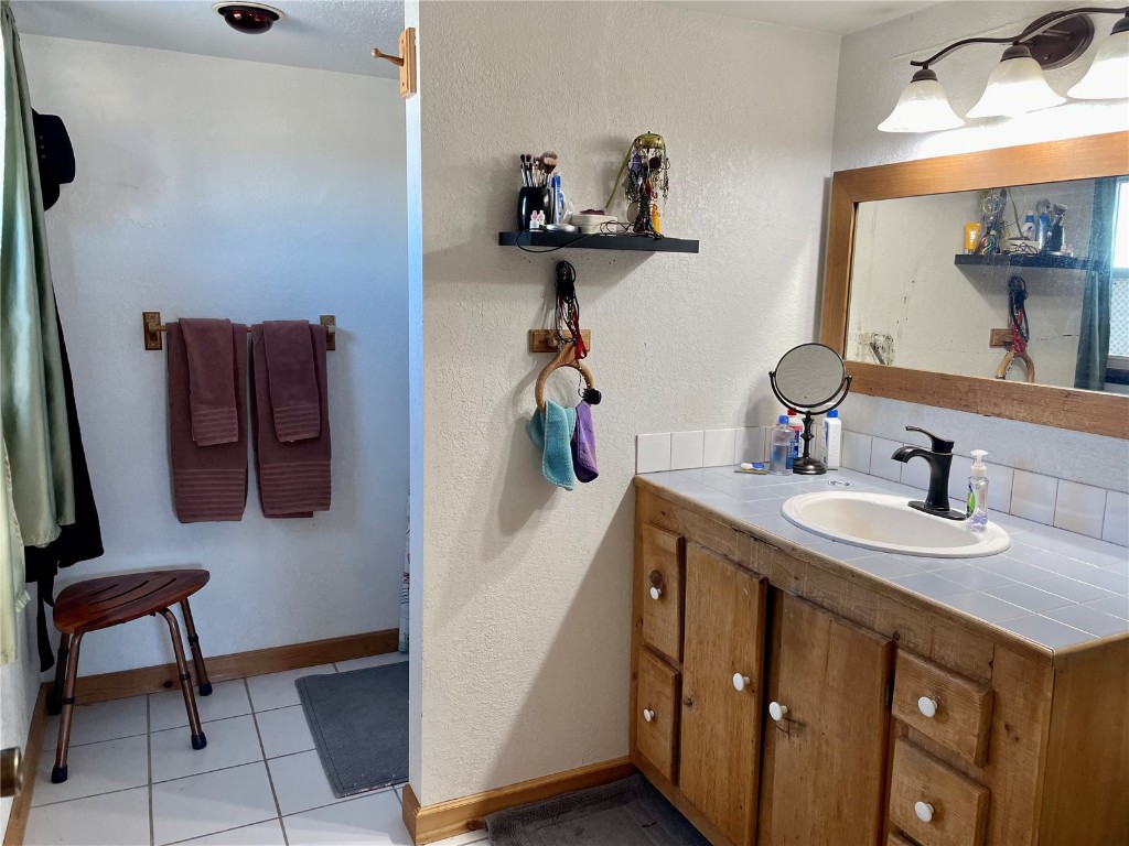 182 Western Bee LANE