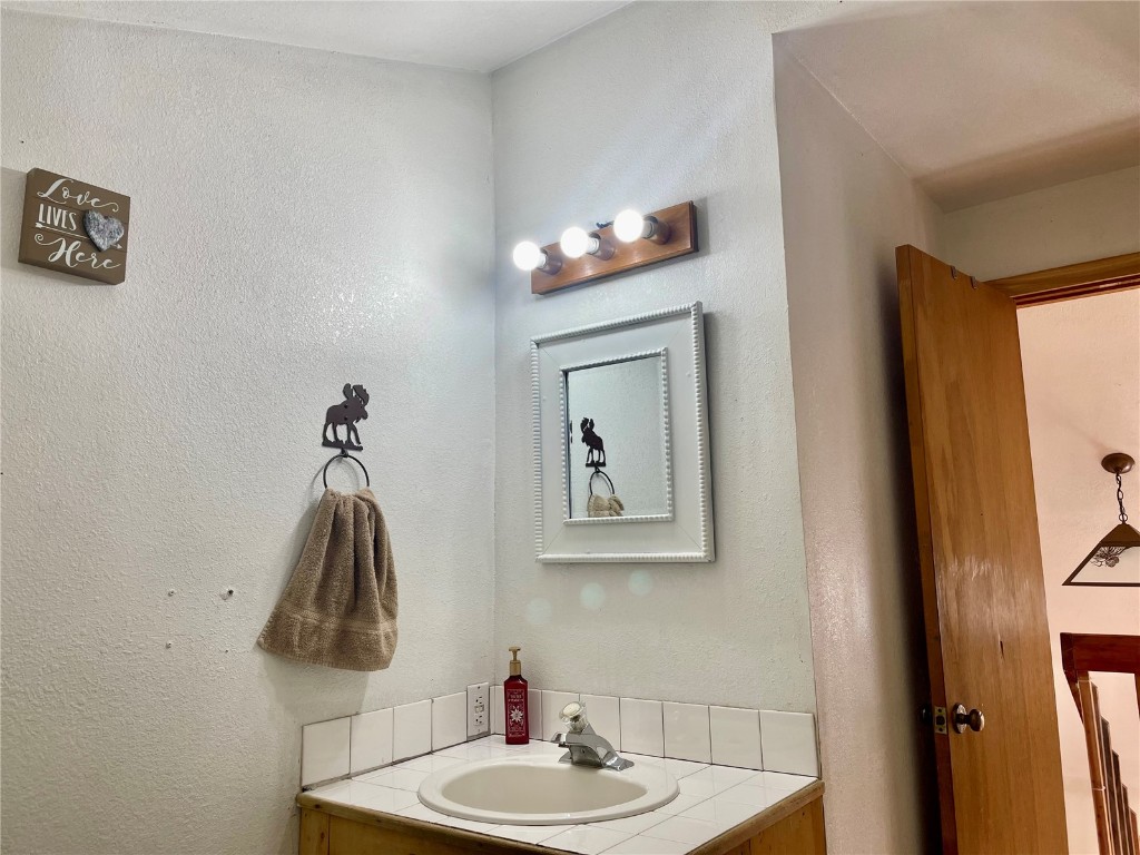 182 Western Bee LANE