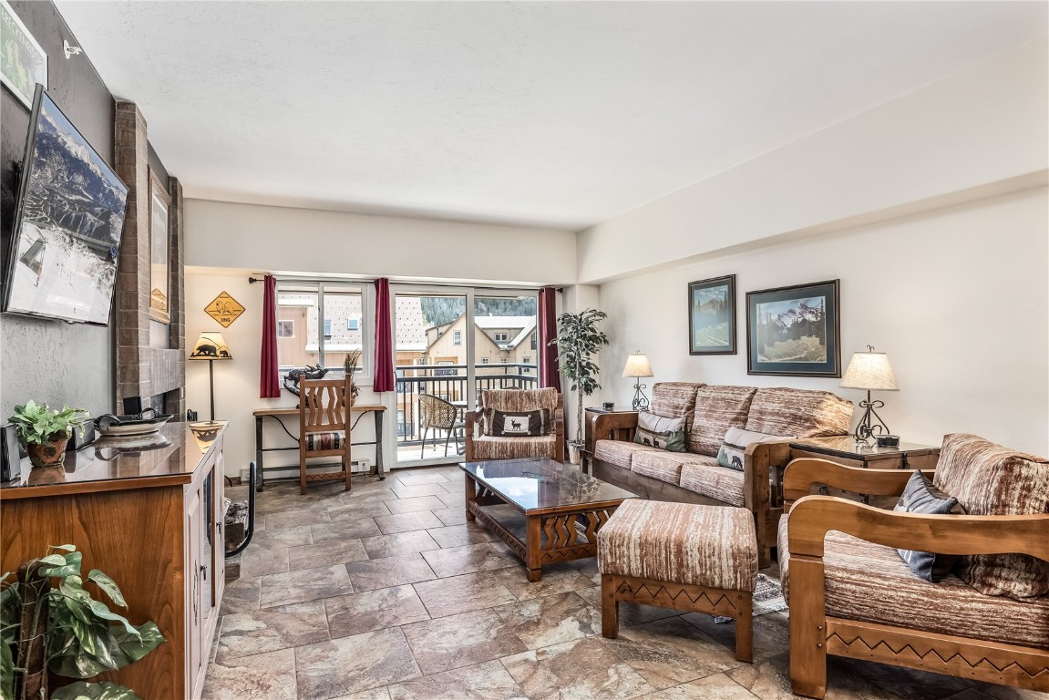 655 S Park AVENUE 305