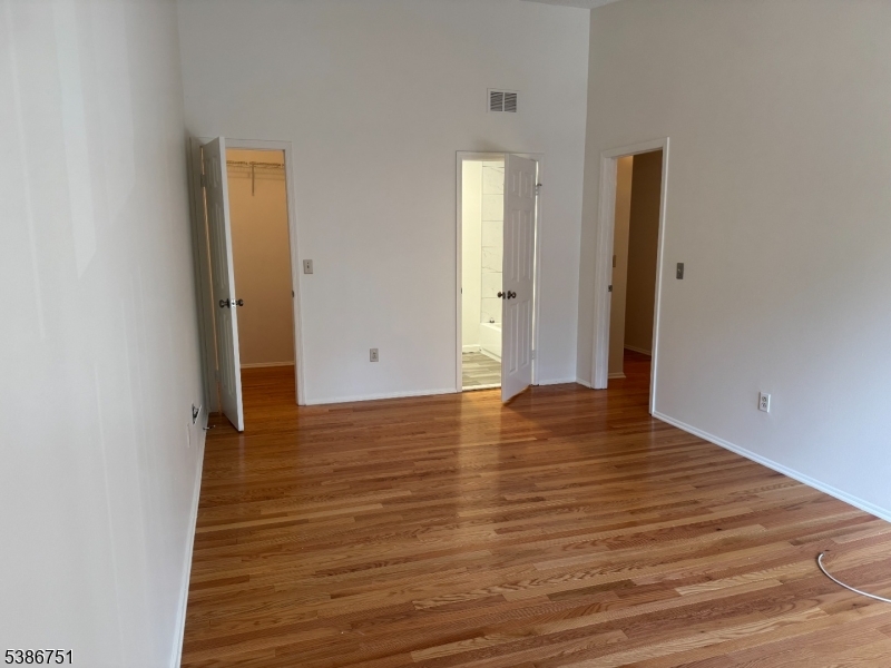 16 Buchanon Ct