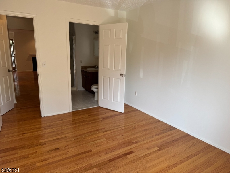 16 Buchanon Ct