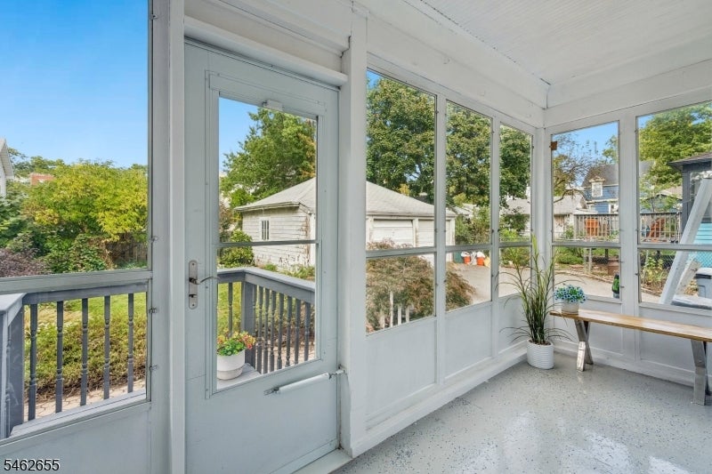 60 Franklin Ave