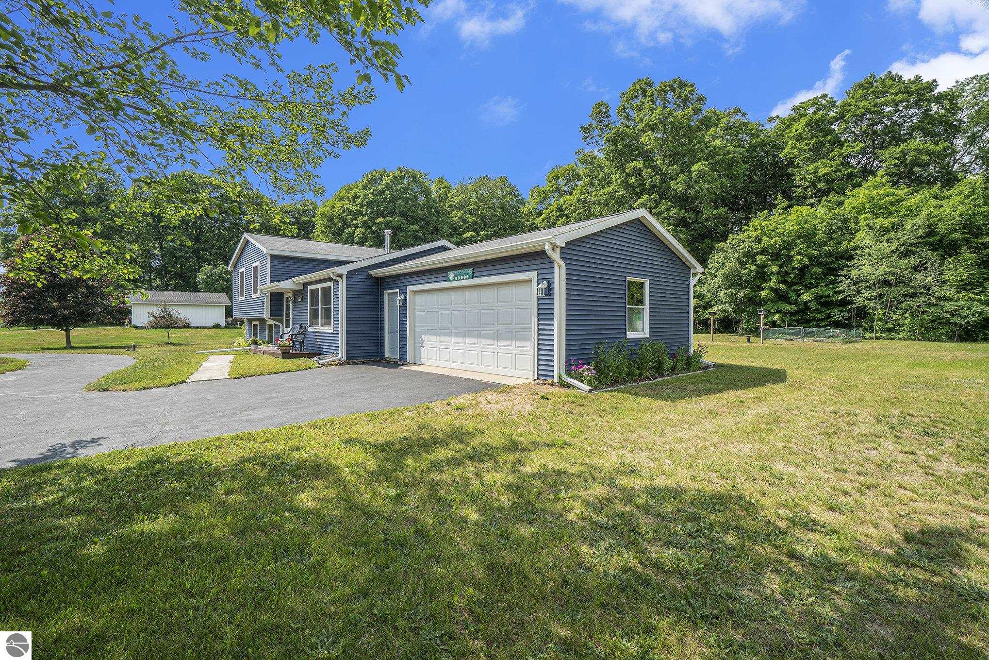 1711 Black Bark Lane