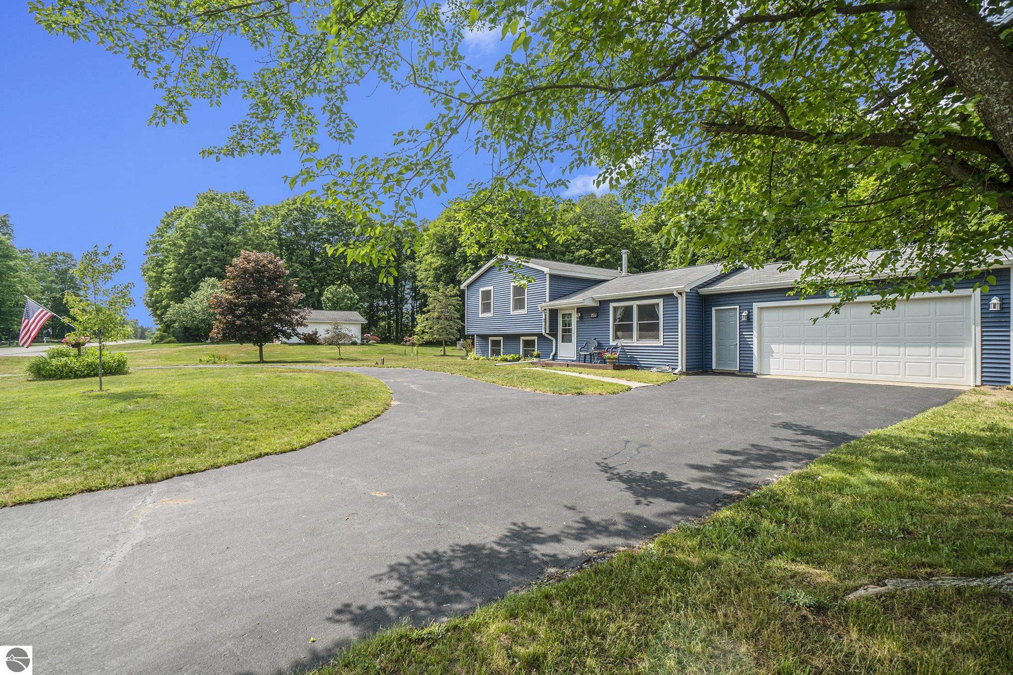 1711 Black Bark Lane