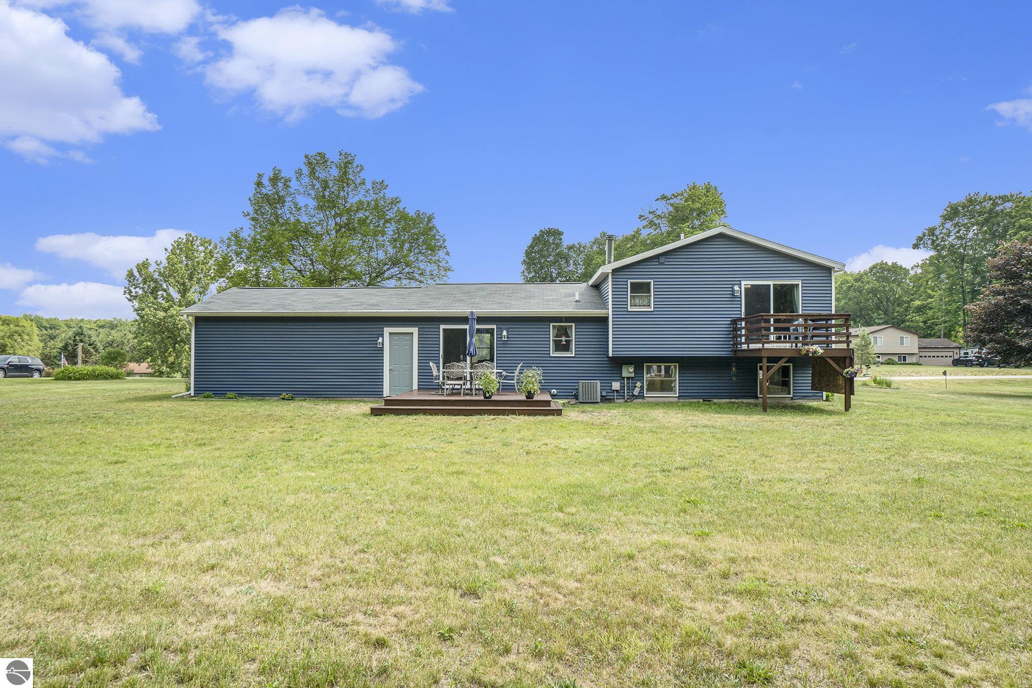 1711 Black Bark Lane