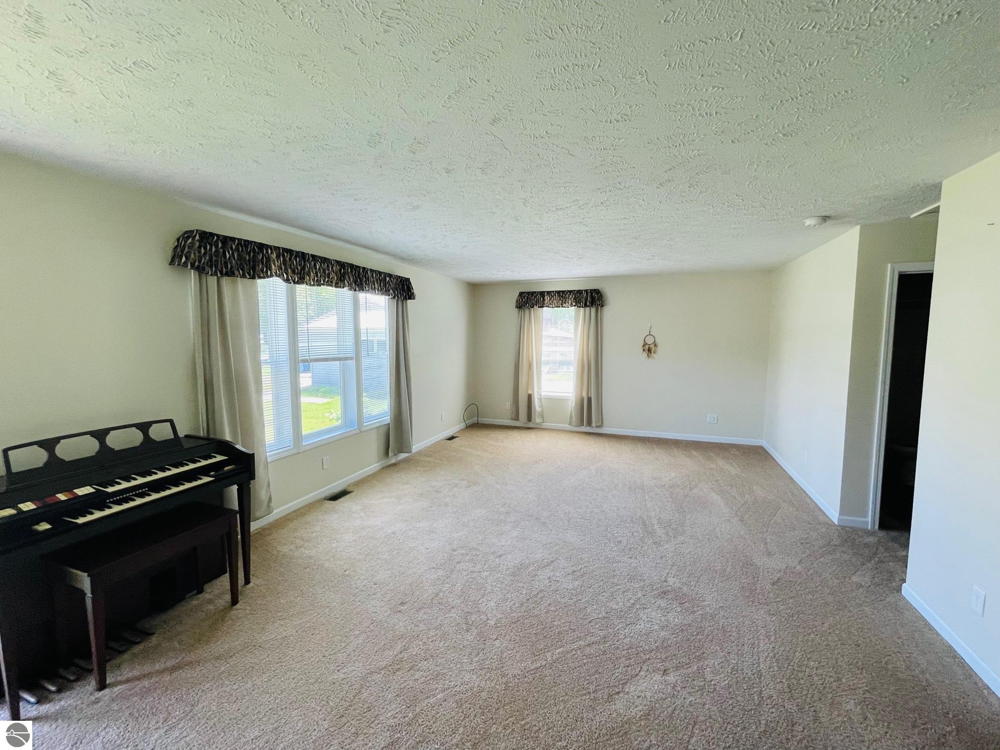 2915 N US-31 N